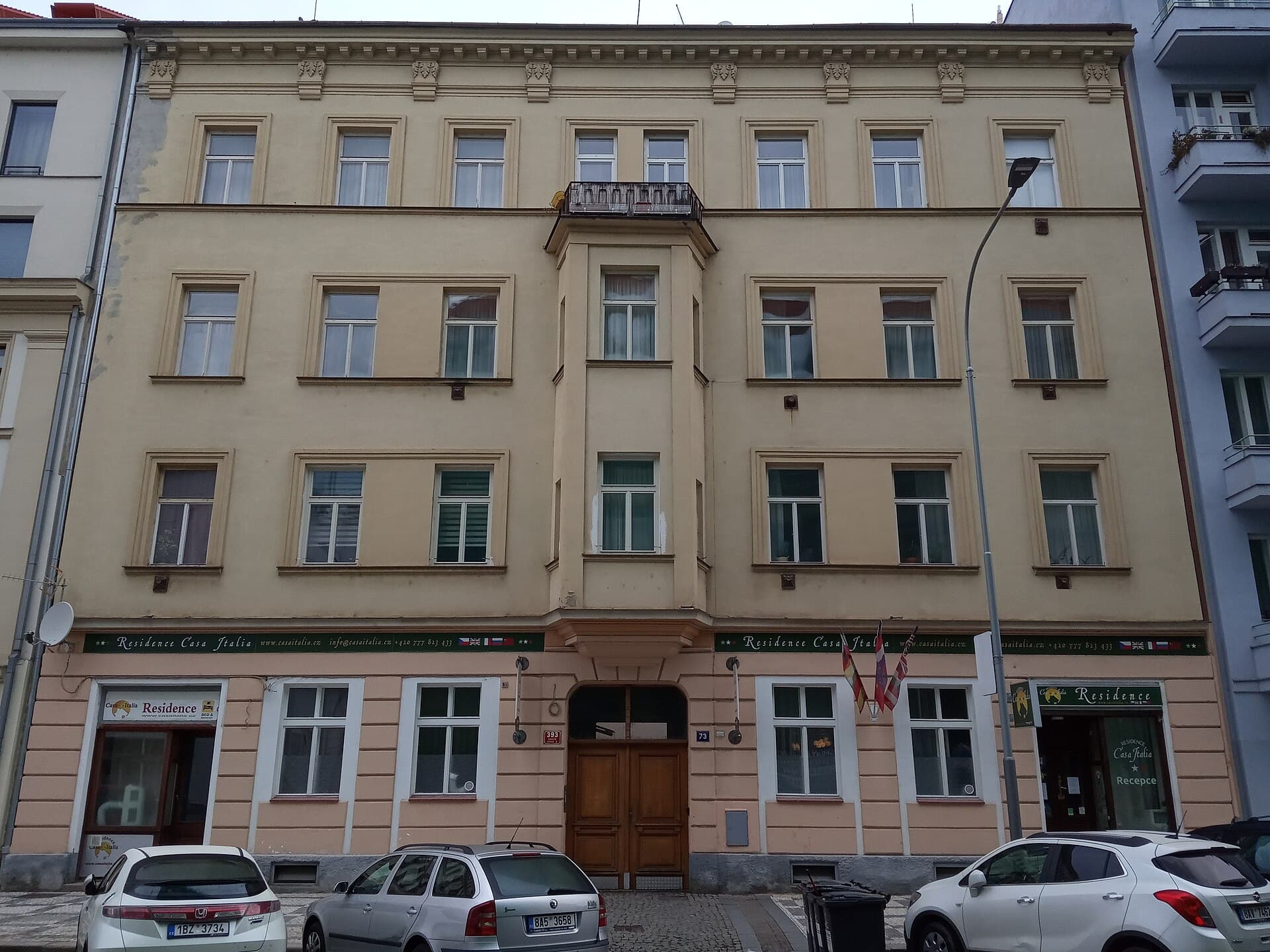 Casa Italia Prague (via Wikimedia Commons, CC BY-SA 4.0)