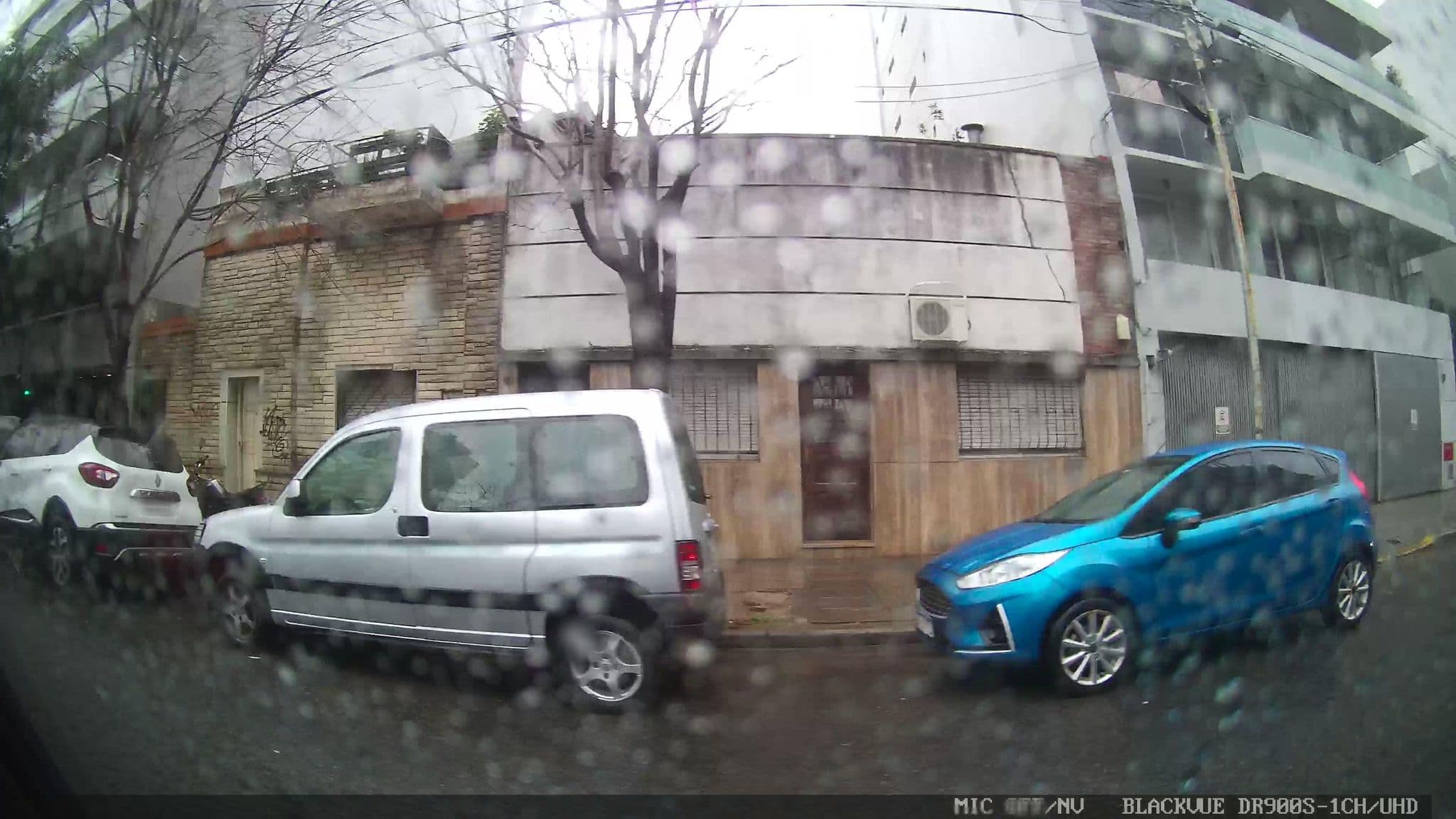 Street view near Buenos Aires Palermo Hollywood NV403, Colegiales — © kaart_3 (CC BY-SA · Mapillary)
