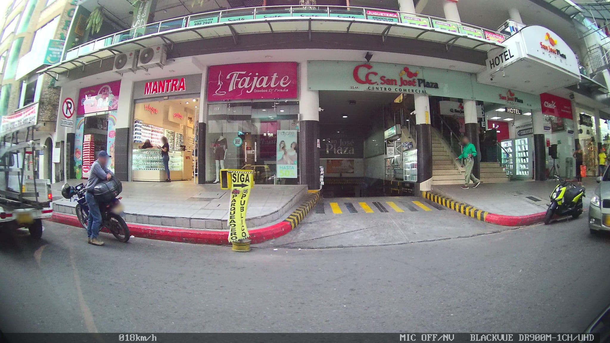 Street view near Hotel Nuevo Marazul, Bucaramanga — © kaart_2 (CC BY-SA · Mapillary)