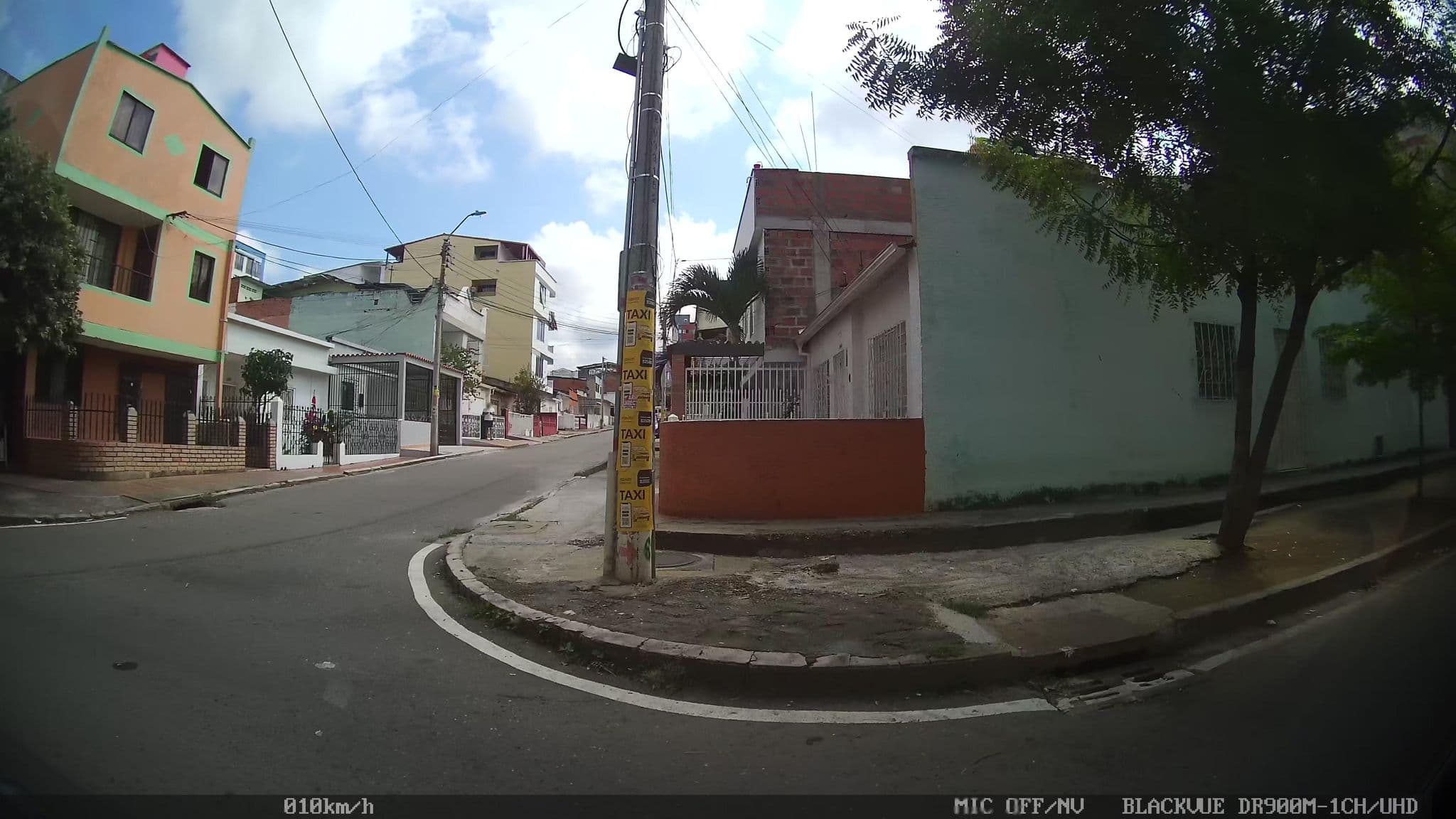 Street view near Loft Elite Casa de Huespedes, Bucaramanga — © kaart_2 (CC BY-SA · Mapillary)