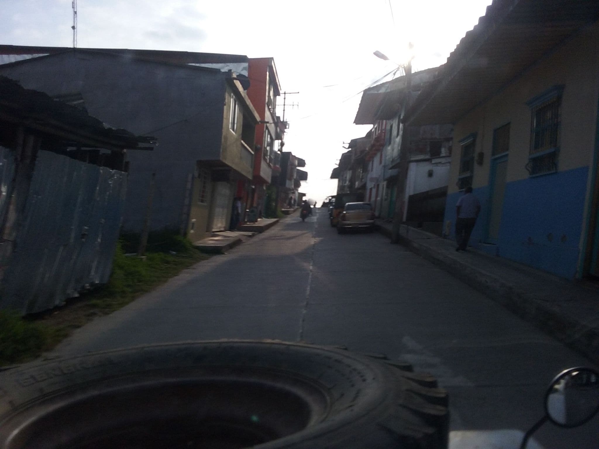 Street view near Hostal FIND LAND & A REST, Filandia — © humano (CC BY-SA · Mapillary)
