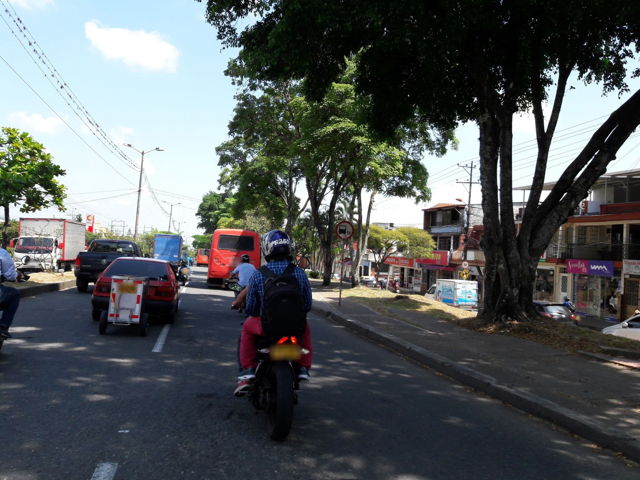 Street view near Bunde Haus Hotel, Ibagué — © diegof (CC BY-SA · Mapillary)