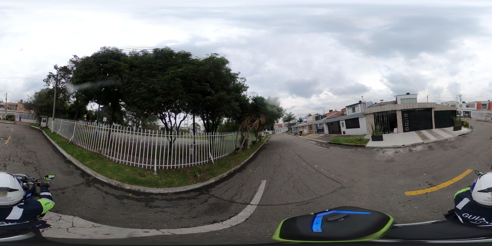 Street view near Hotel Cerca del Aeropuerto - My little Home, Kennedy — © rbolivar (CC BY-SA · Mapillary)