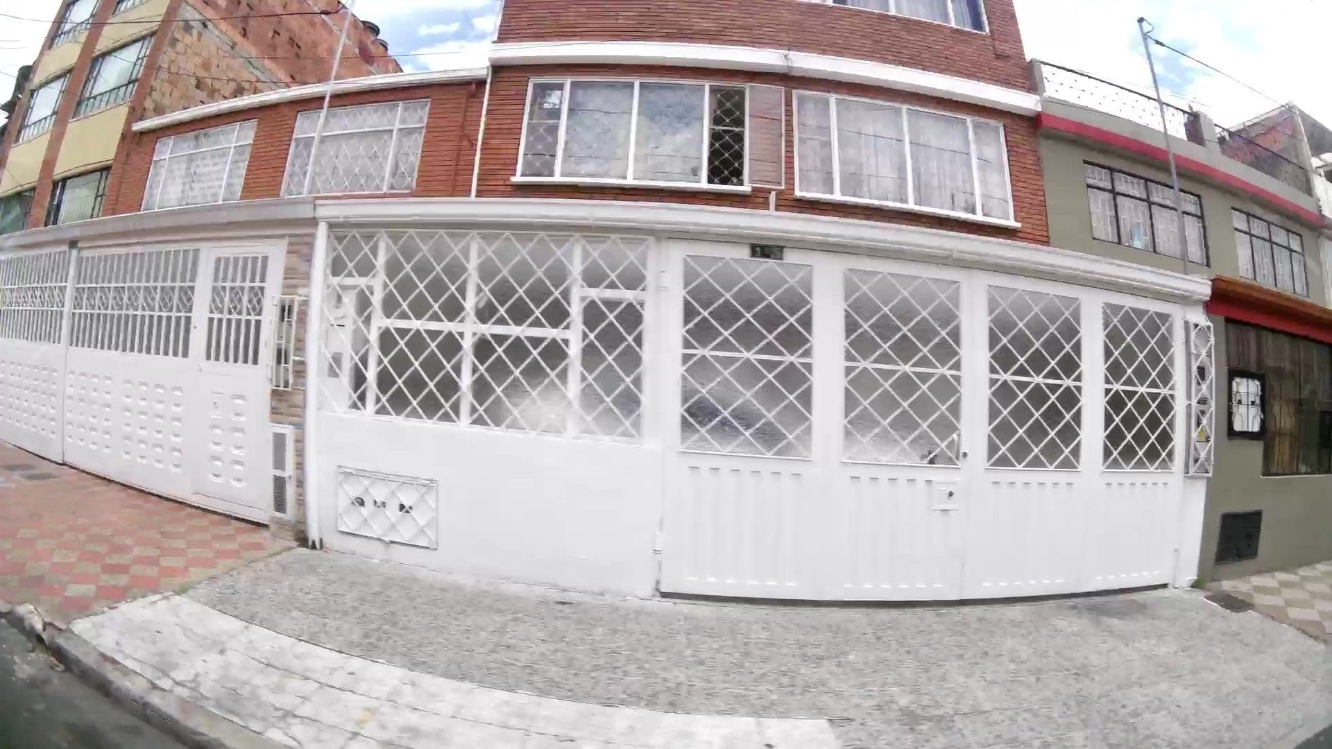 Street view near Casa nueva, Bogotá — © kaartcam (CC BY-SA · Mapillary)