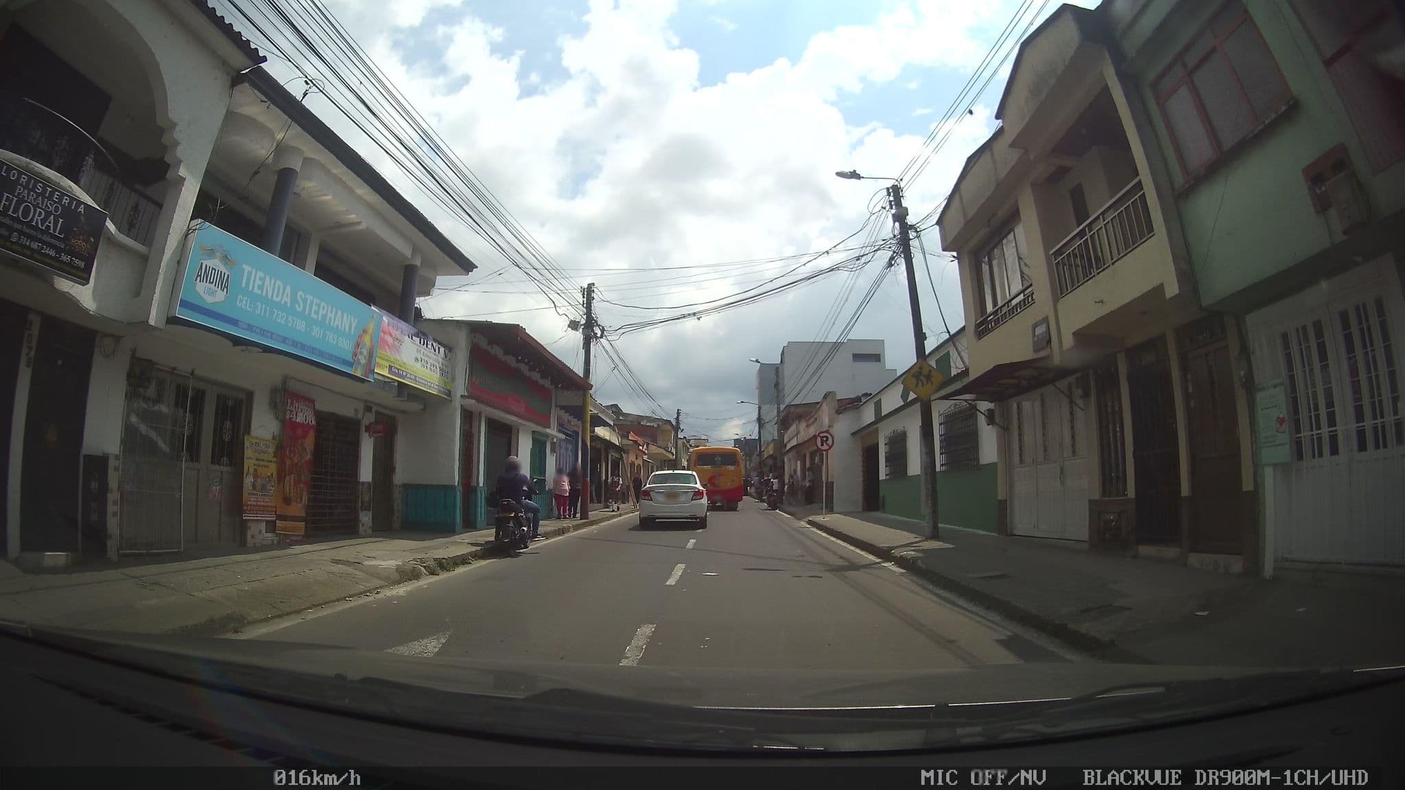 Street view near Casa Santa Rosa Garden Lodge & Café Restaurant, Santa Rosa de Cabal — © kaart_2 (CC BY-SA · Mapillary)