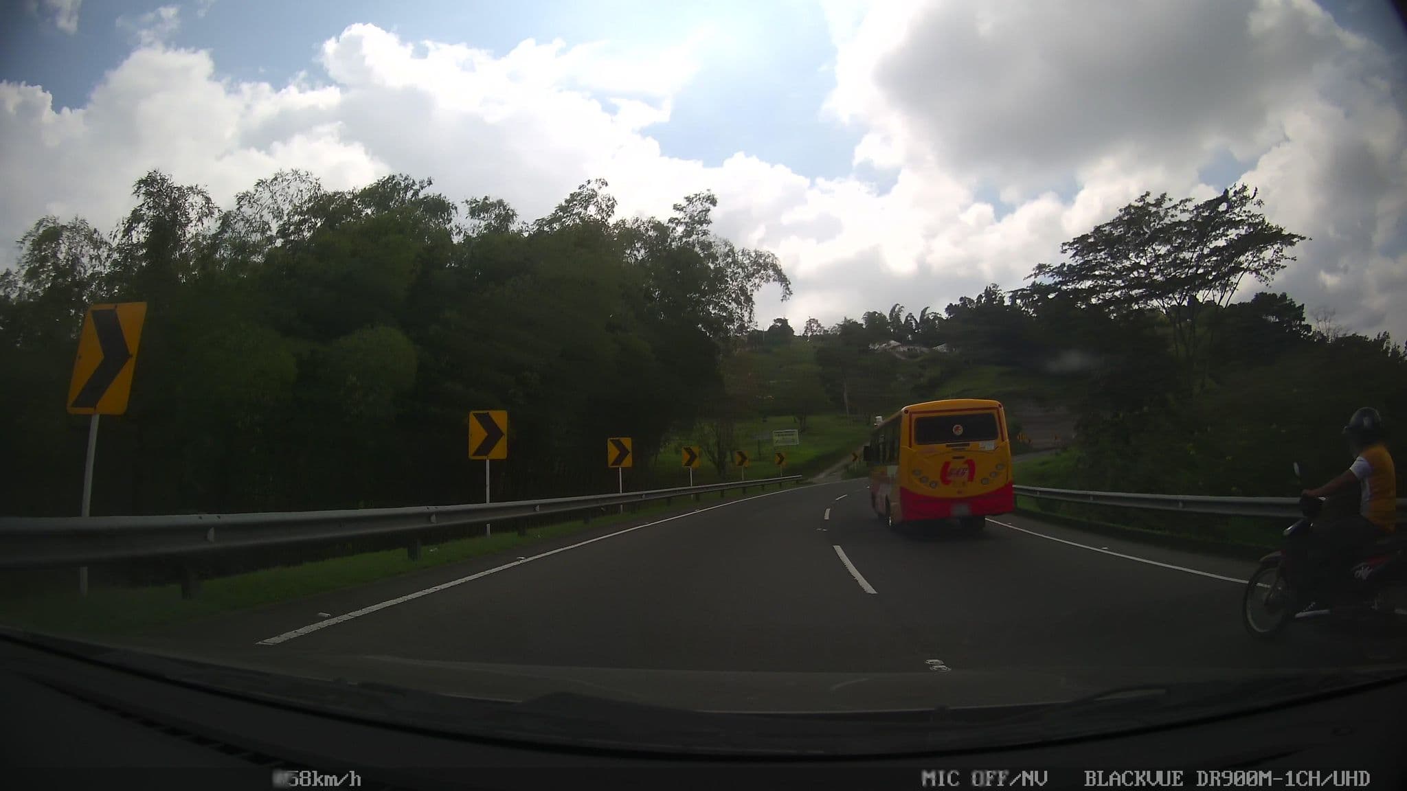 Street view near Eco Hotel Paraiso Real, Santa Rosa de Cabal — © kaart_2 (CC BY-SA · Mapillary)