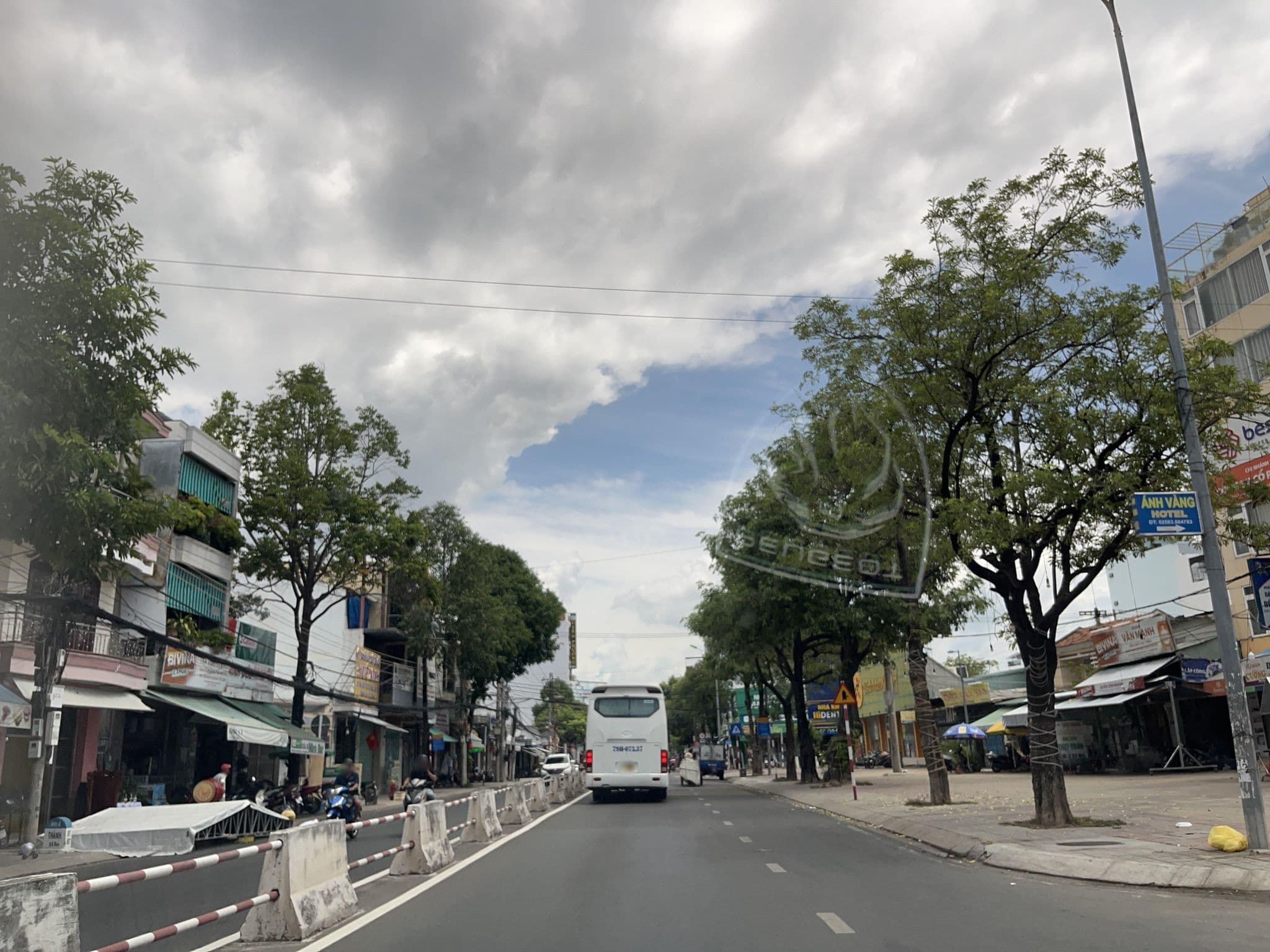 Street view near Uy Dương Hotel & Apartment - Nha Trang, Nha Trang — © DriveWithHoang (CC BY-SA · Mapillary)