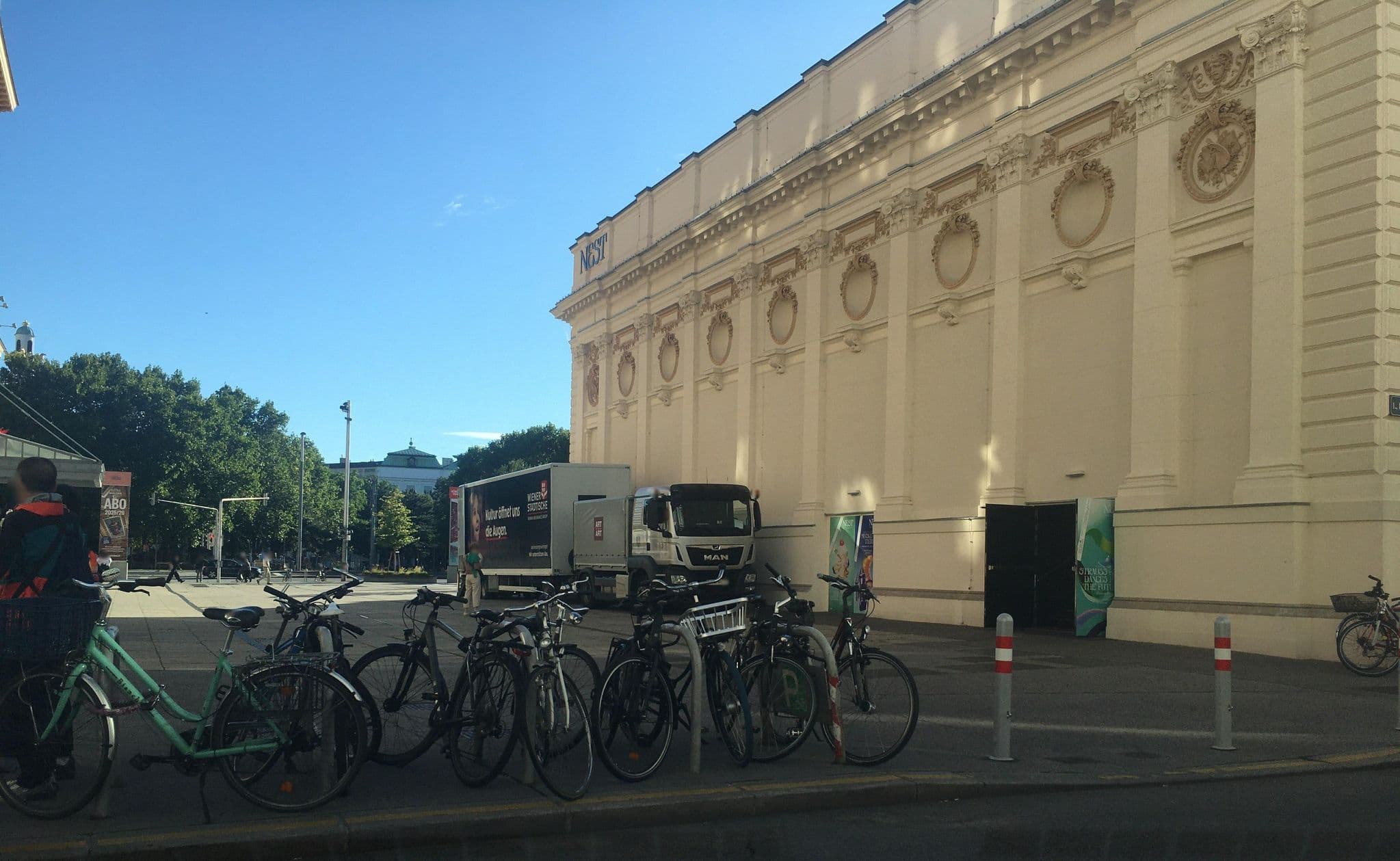 Street view near Hotel Imperial, a Luxury Collection Hotel, Vienna, Vienna — © istefanos (CC BY-SA · Mapillary)