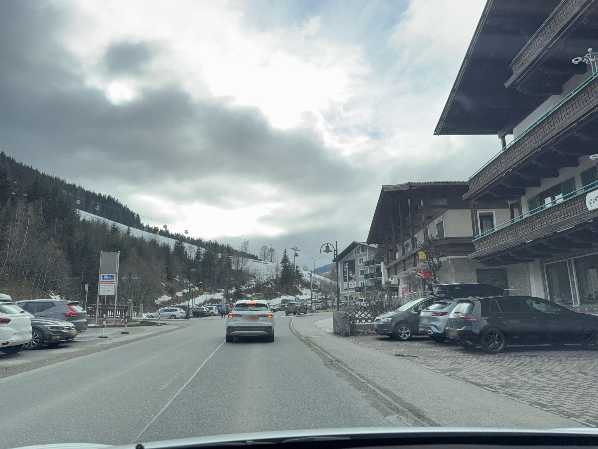 Street view near Pension - Appartements Norika, Saalbach — © ottor (CC BY-SA · Mapillary)