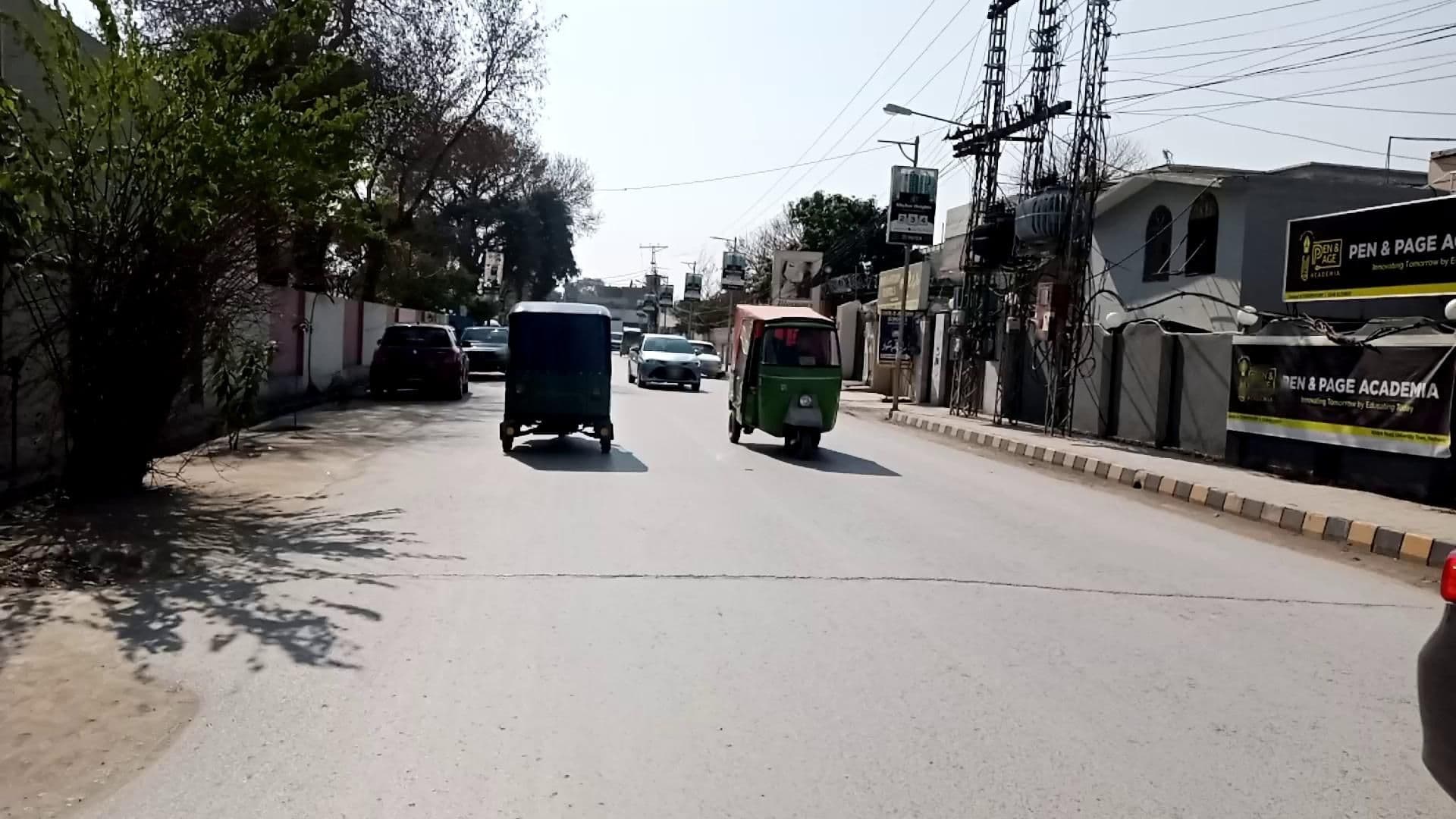 Street view near Horizon inn, Peshawar — © RobinGoix (CC BY-SA · Mapillary)