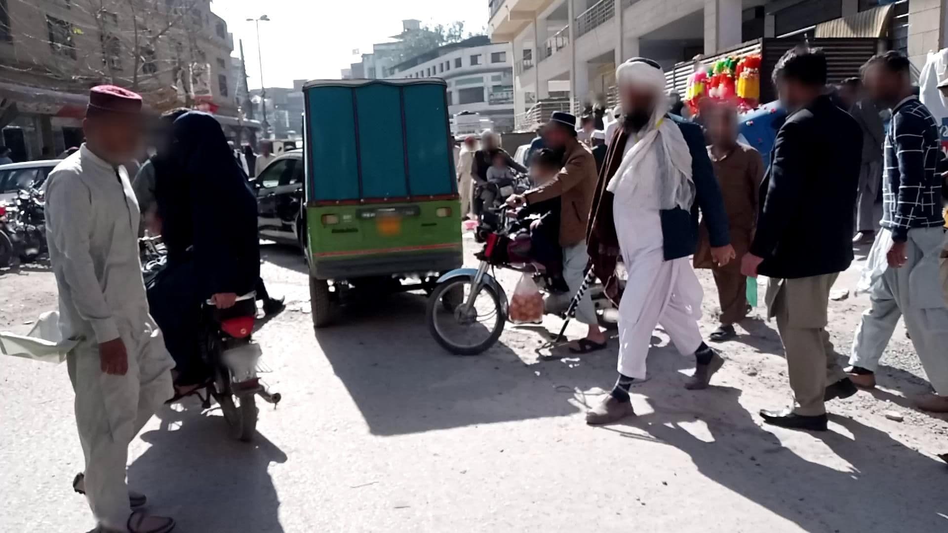 Street view near Hotel Spogmay & Kehkashan Restaurant, Peshawar — © RobinGoix (CC BY-SA · Mapillary)