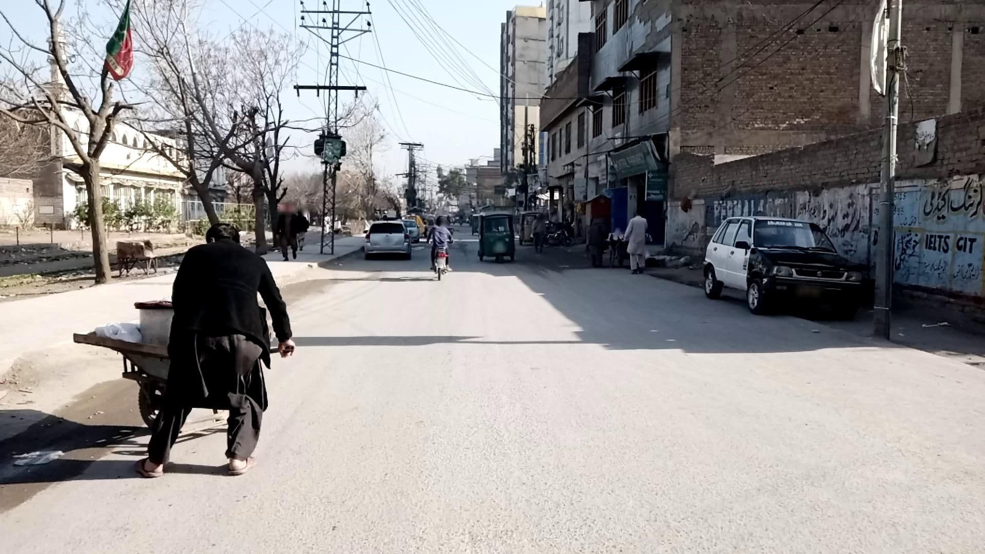 Street view near Tom's Luxury - Hotel Apartments in Peshawar, Peshawar — © RobinGoix (CC BY-SA · Mapillary)