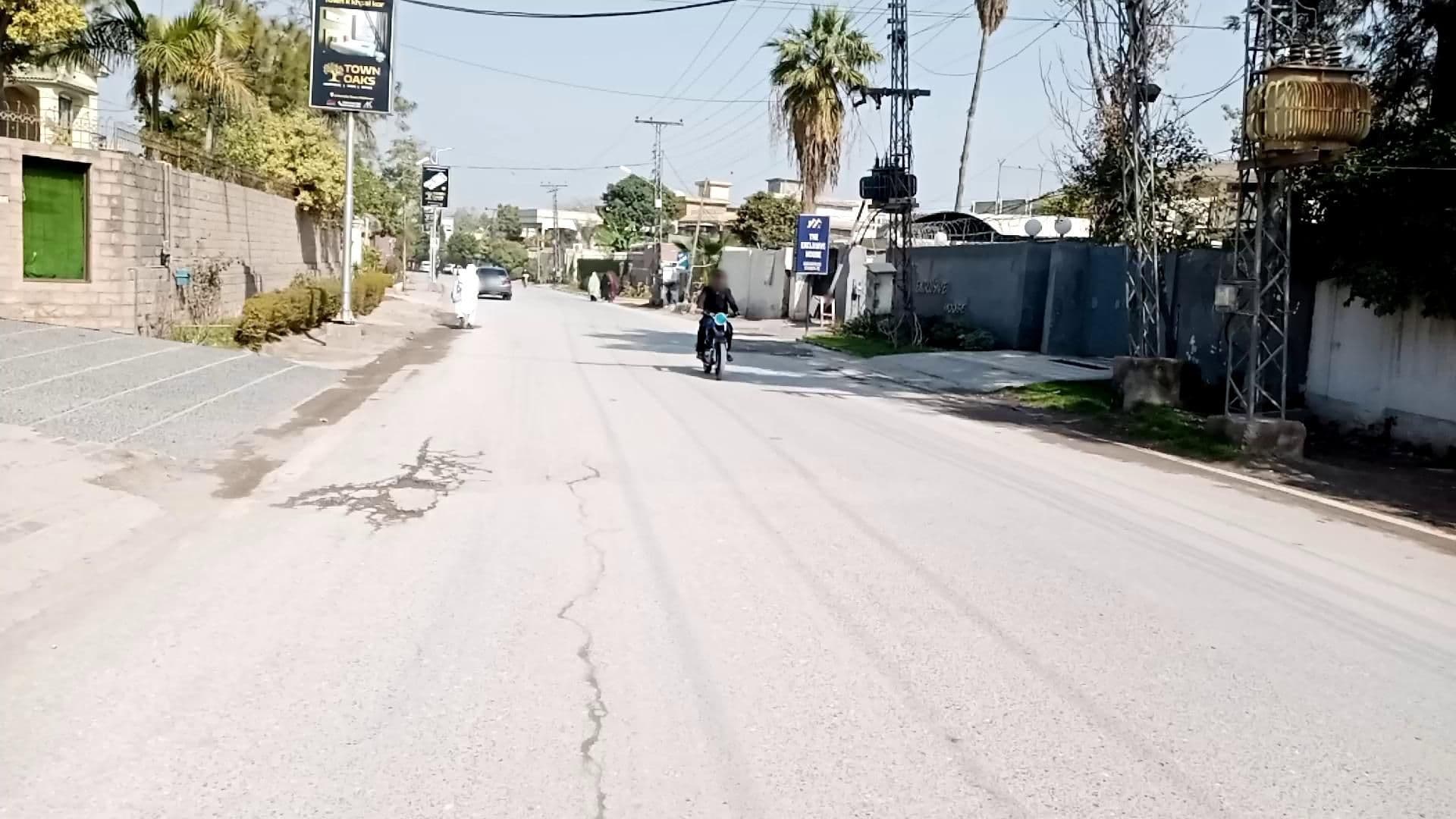Street view near The Exclusive House, Peshawar — © RobinGoix (CC BY-SA · Mapillary)