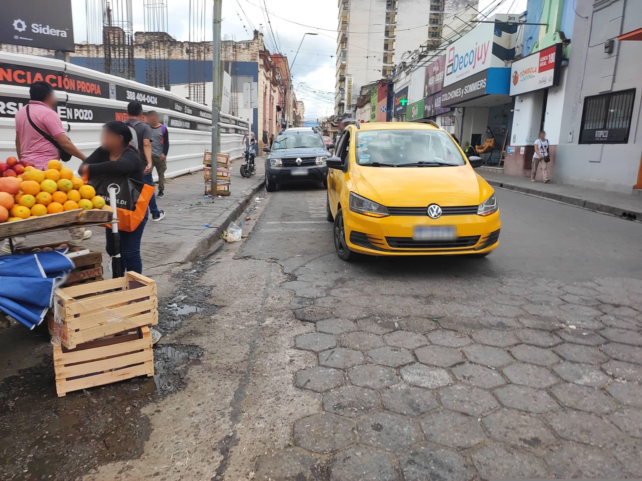 Street view near HOTEL ICONICO. ALVEAR627, San Salvador de Jujuy — © diegokrein (CC BY-SA · Mapillary)