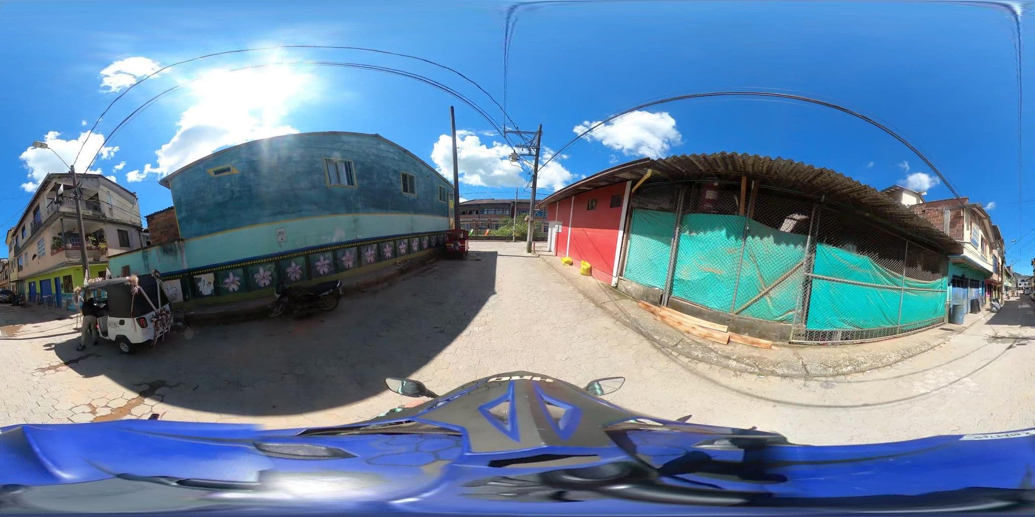 Street view near Artesanos y Turistas Hostel, Guatapé — © 360recorrido (CC BY-SA · Mapillary)