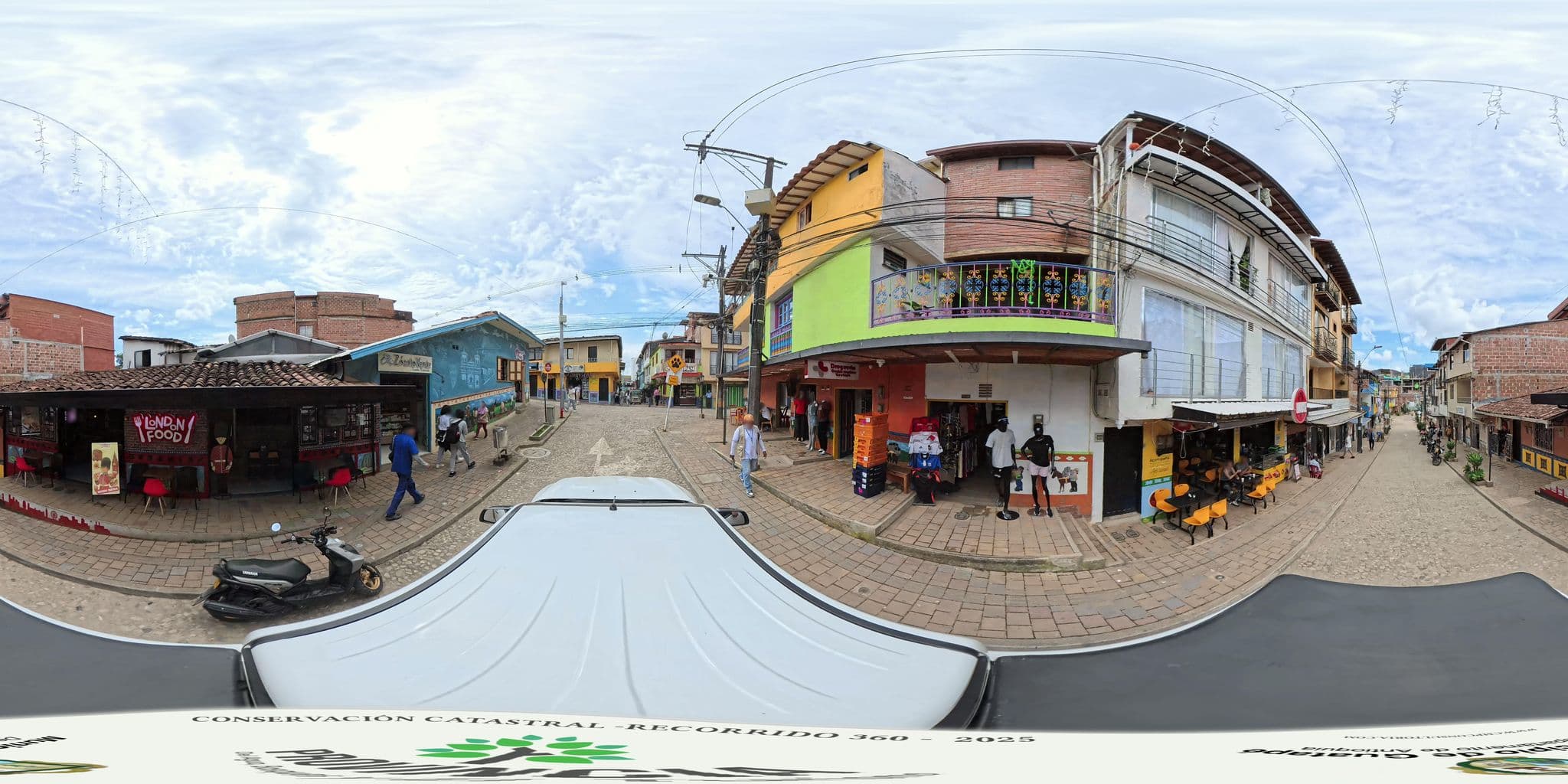 Street view near San Lucas Hostel, Guatapé — © CMPCONSULTORIA (CC BY-SA · Mapillary)