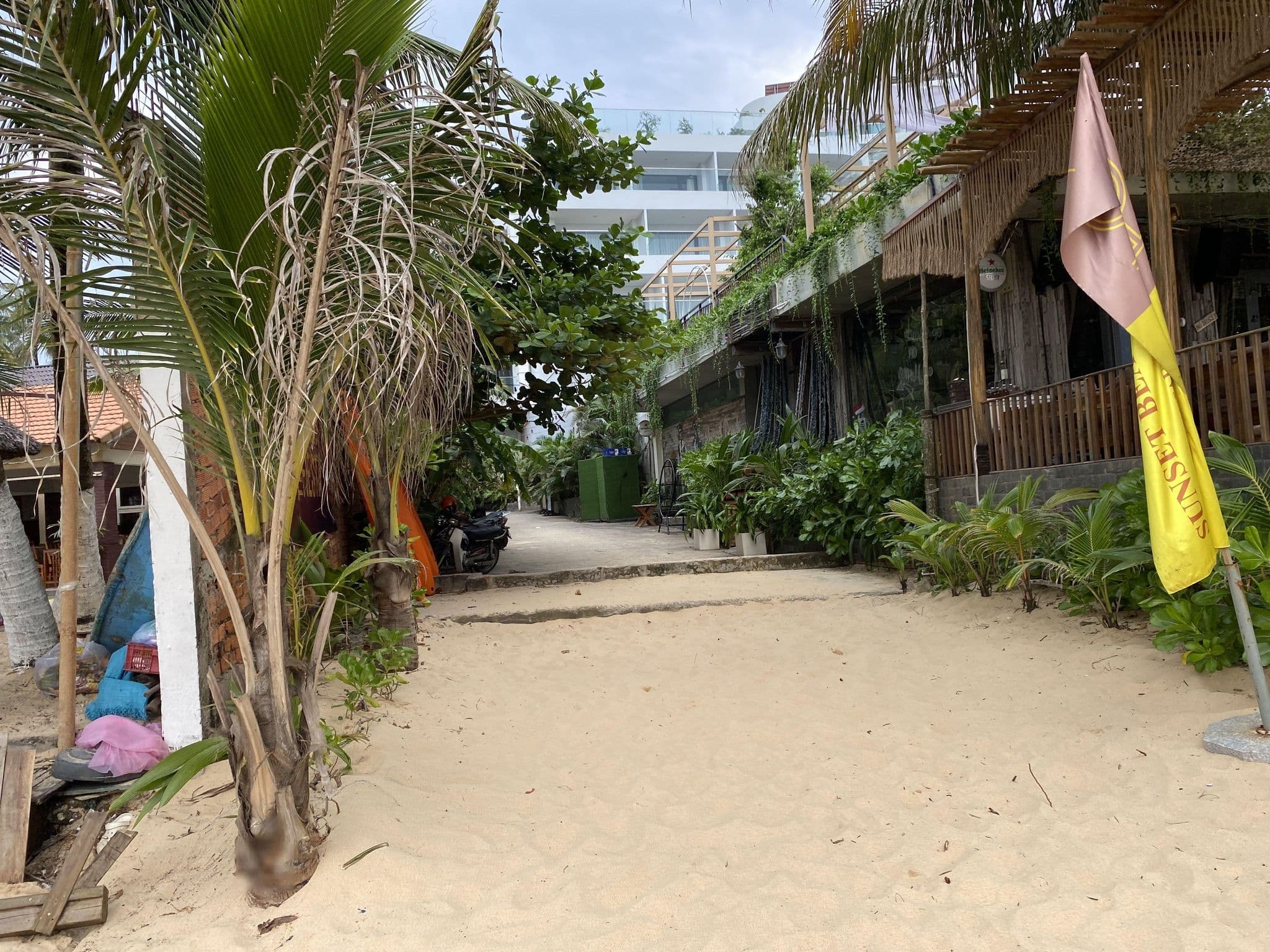 Street view near Sunset Beach Resort & Spa, Dương Đông — © vadi (CC BY-SA · Mapillary)