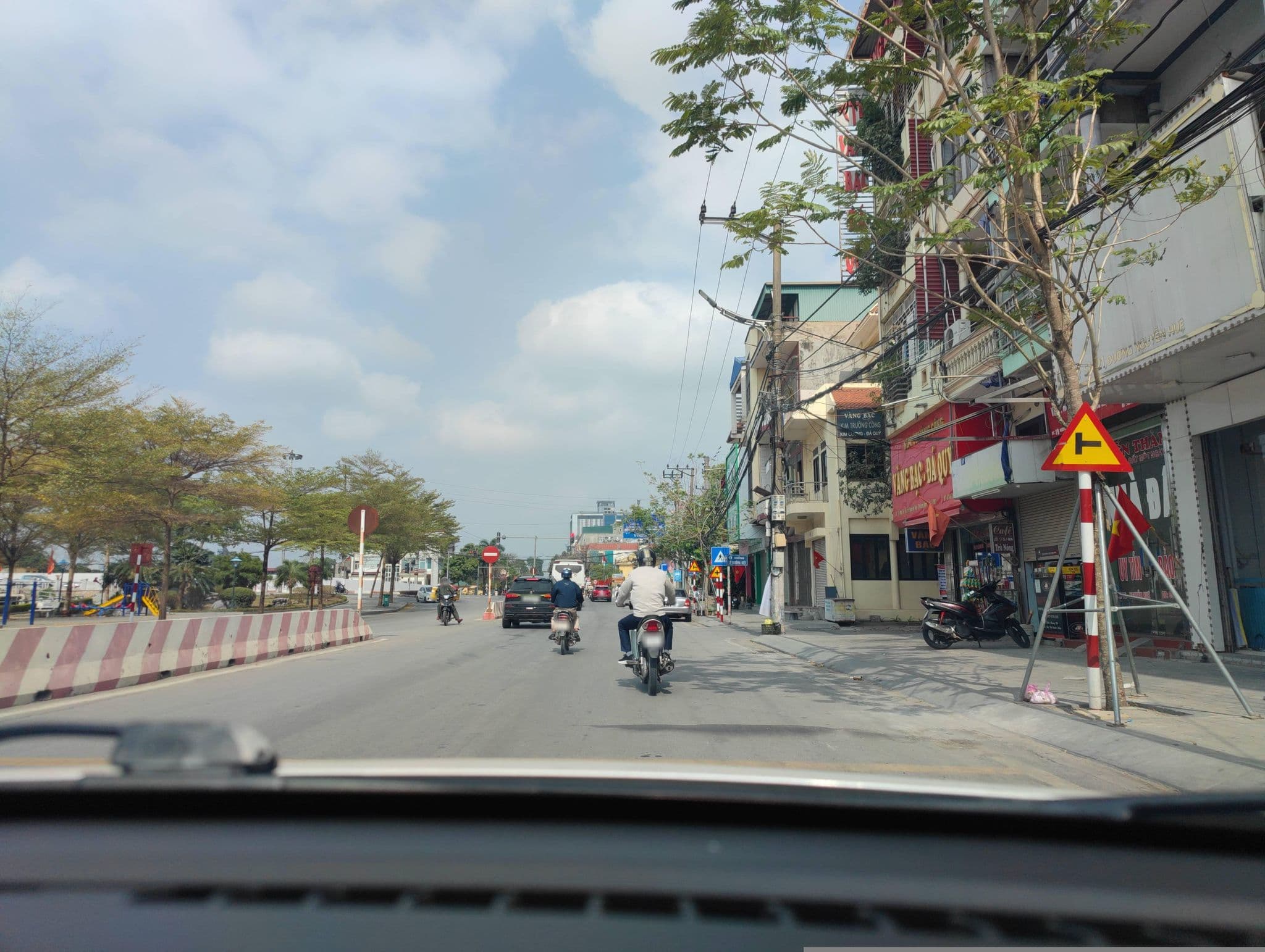 Street view near MOMALI Hotel, Ninh Bình — © hn_right_1 (CC BY-SA · Mapillary)