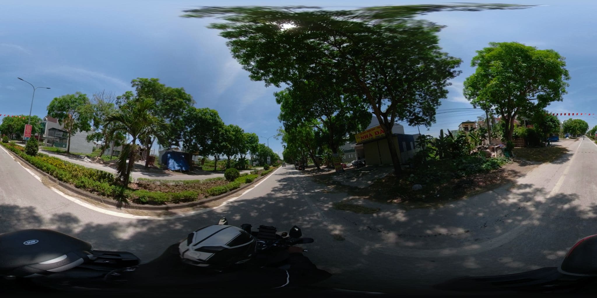 Street view near Đức Quỳnh Hotel, Ninh Bình — © l1ndemann (CC BY-SA · Mapillary)