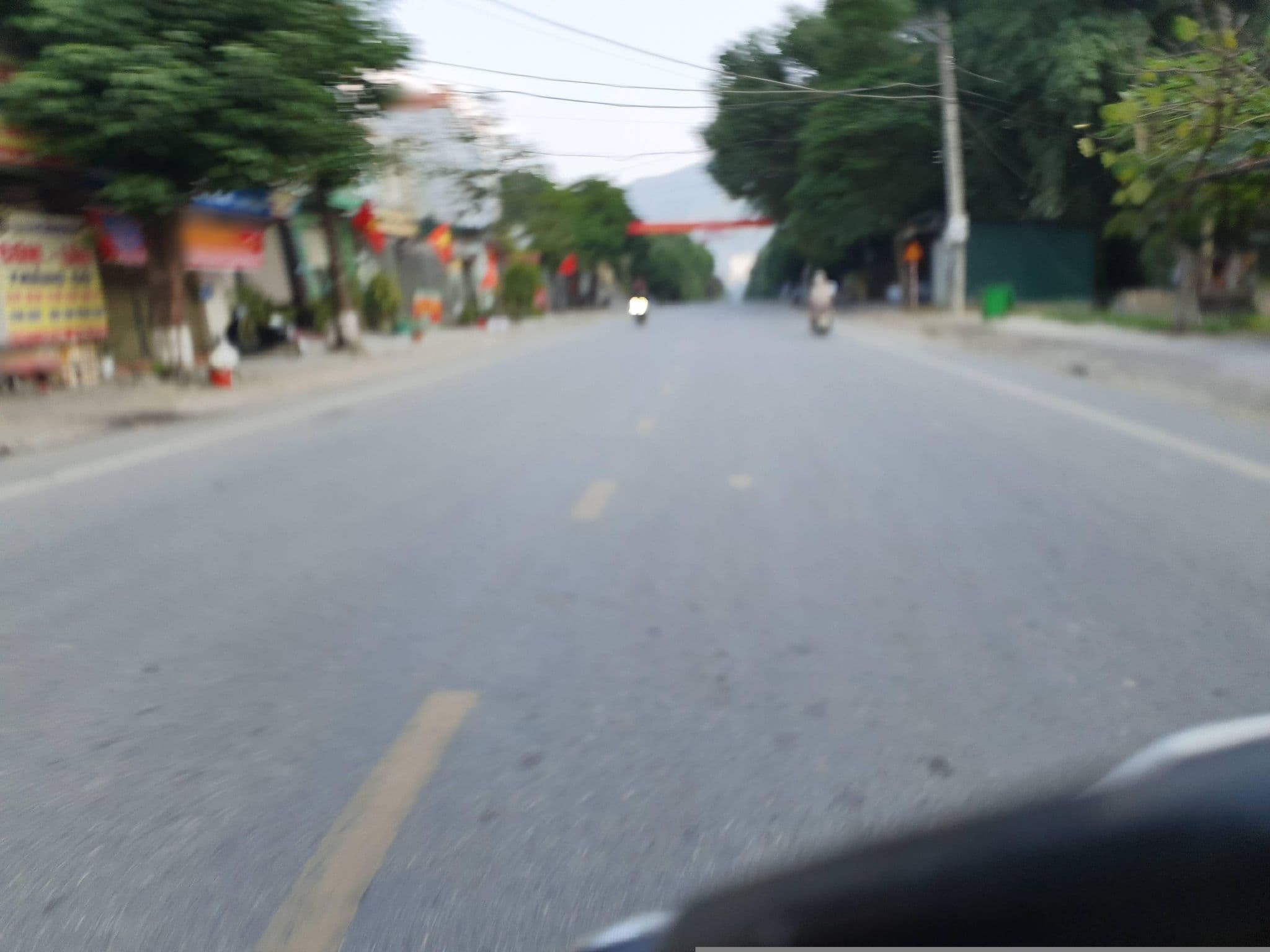 Street view near nhà nghỉ Thanh Thảo, Thị Trấn Yên Minh — © russmcd (CC BY-SA · Mapillary)