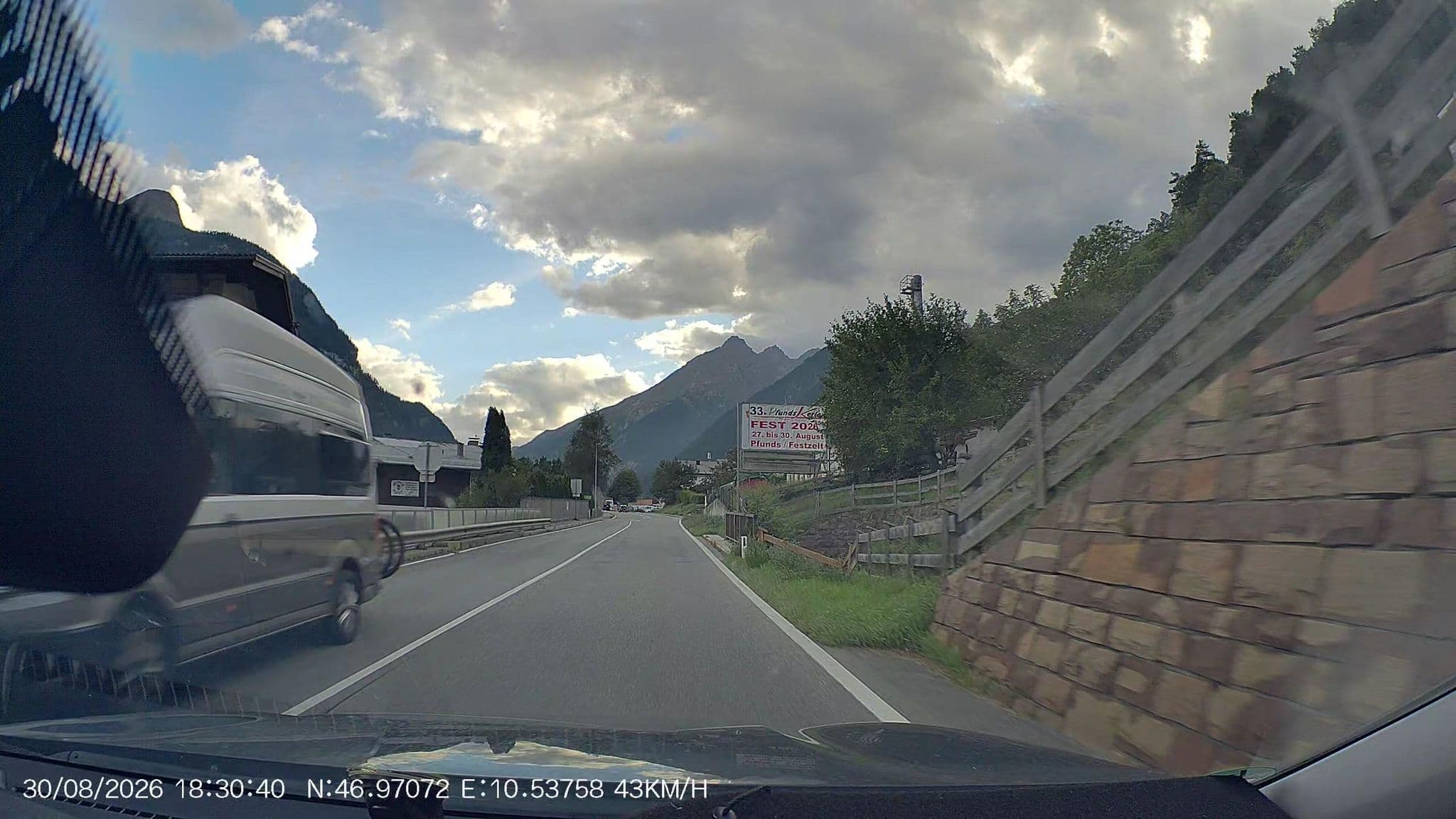 Street view near Hotel & Restaurant Kreuz Pfunds, Pfunds — © AR88 (CC BY-SA · Mapillary)