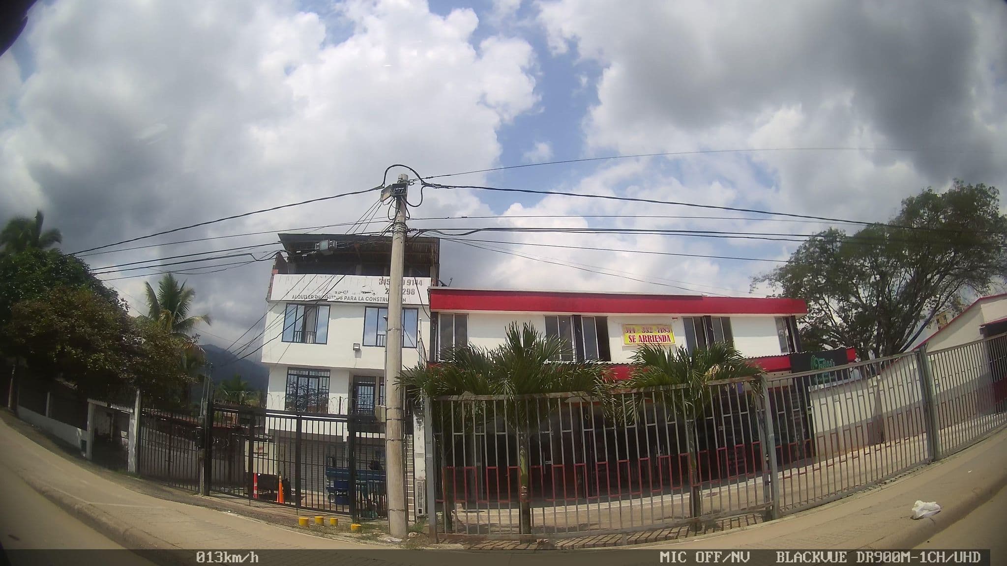 Street view near HOTEL esperame entre palmeras, Ibagué — © kaart_2 (CC BY-SA · Mapillary)