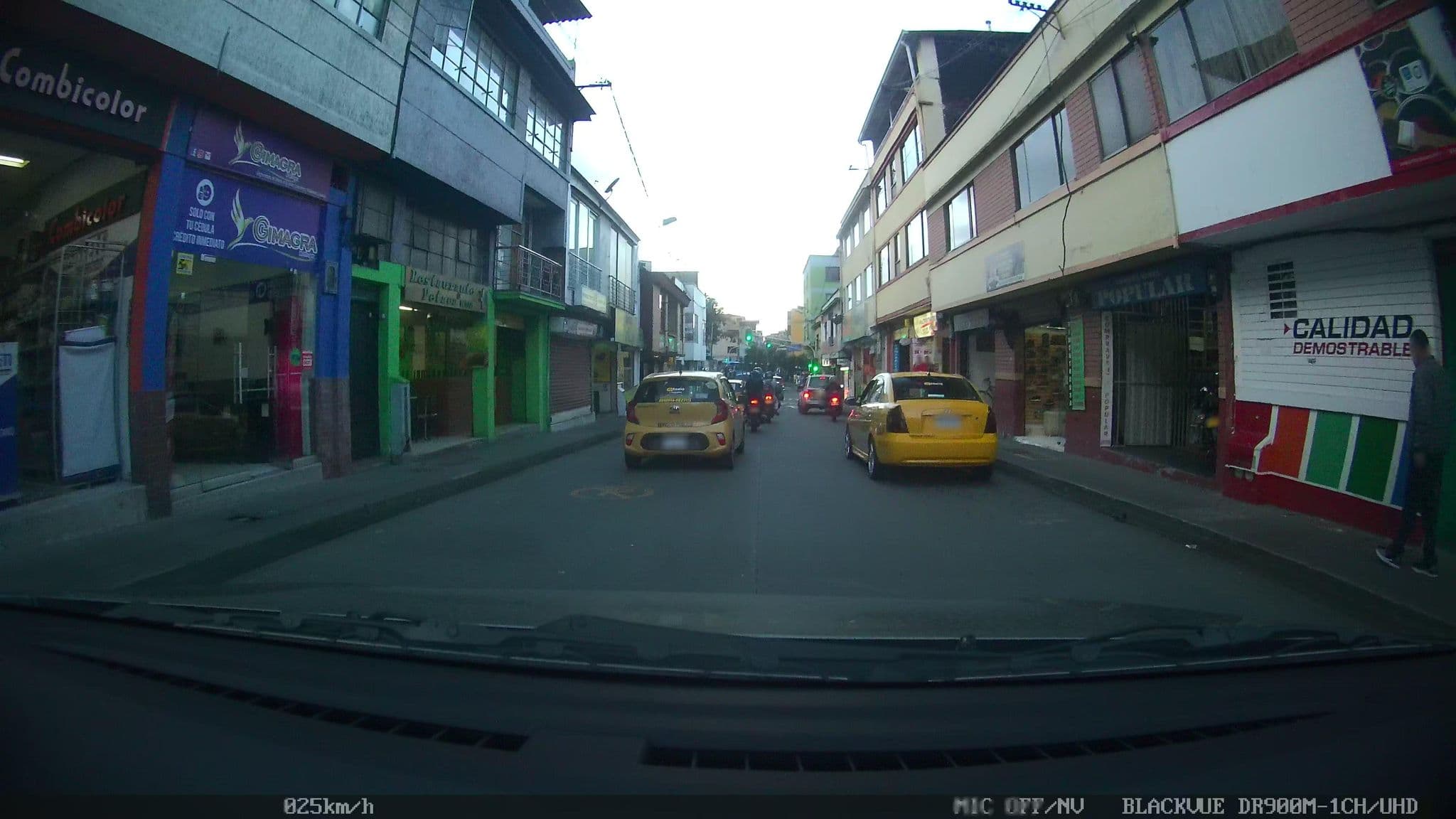 Street view near Hostal El Edén Manizales, Manizales — © kaart_2 (CC BY-SA · Mapillary)