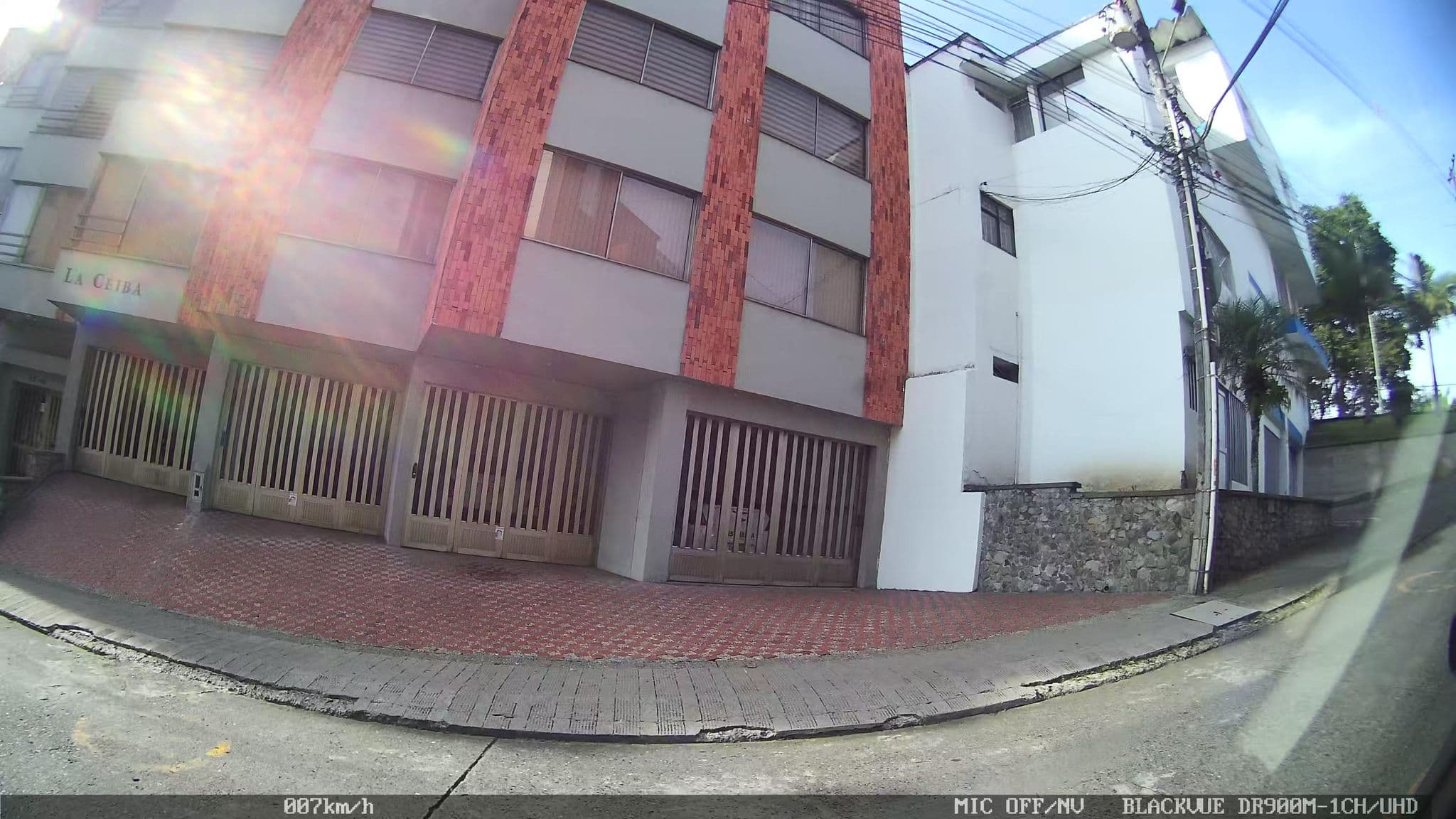 Street view near El Cable Hostal, Manizales — © kaart_2 (CC BY-SA · Mapillary)