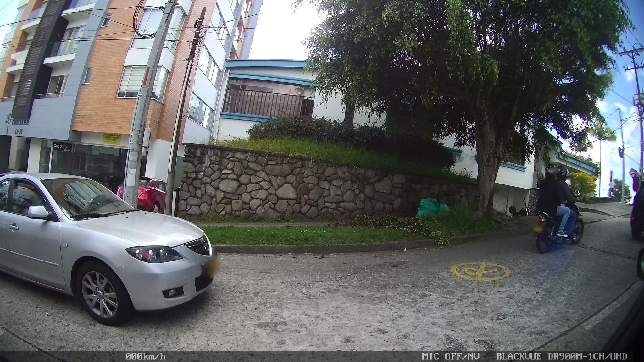 Street view near Hotel Encanto by Varuna, Manizales — © kaart_2 (CC BY-SA · Mapillary)