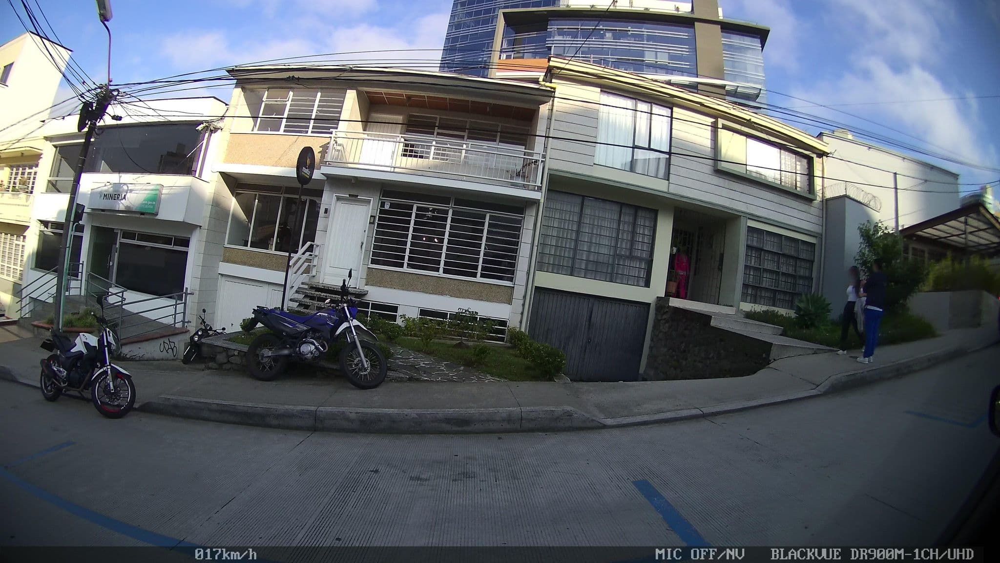 Street view near Hotel El Coliseo Manizales | Ey este es tu hotel- este no es el de cualquiera, Manizales — © kaart_2 (CC BY-SA · Mapillary)
