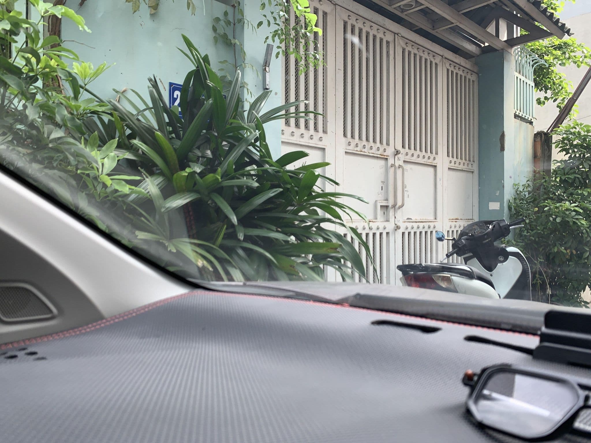Street view near D’s Alley II homestay, Bình Thạnh — © sg_left_1 (CC BY-SA · Mapillary)