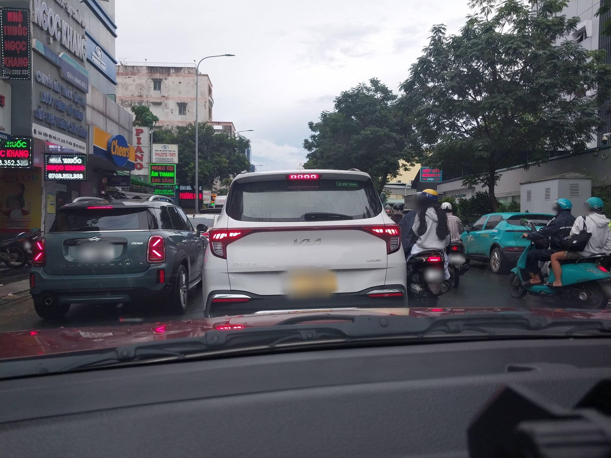 Street view near Àla Homestay & Airbnb Sài Gòn, Quận Ba — © sg_front_1 (CC BY-SA · Mapillary)