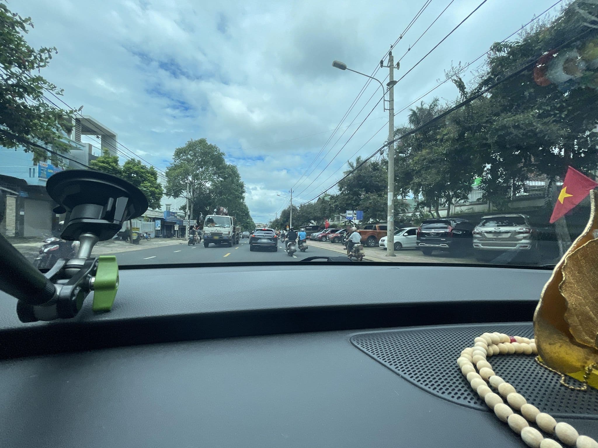 Street view near Khách Sạn Thiên Nga - 261 Lê Duẩn, Buôn Ma Thuột — © VPTD (CC BY-SA · Mapillary)