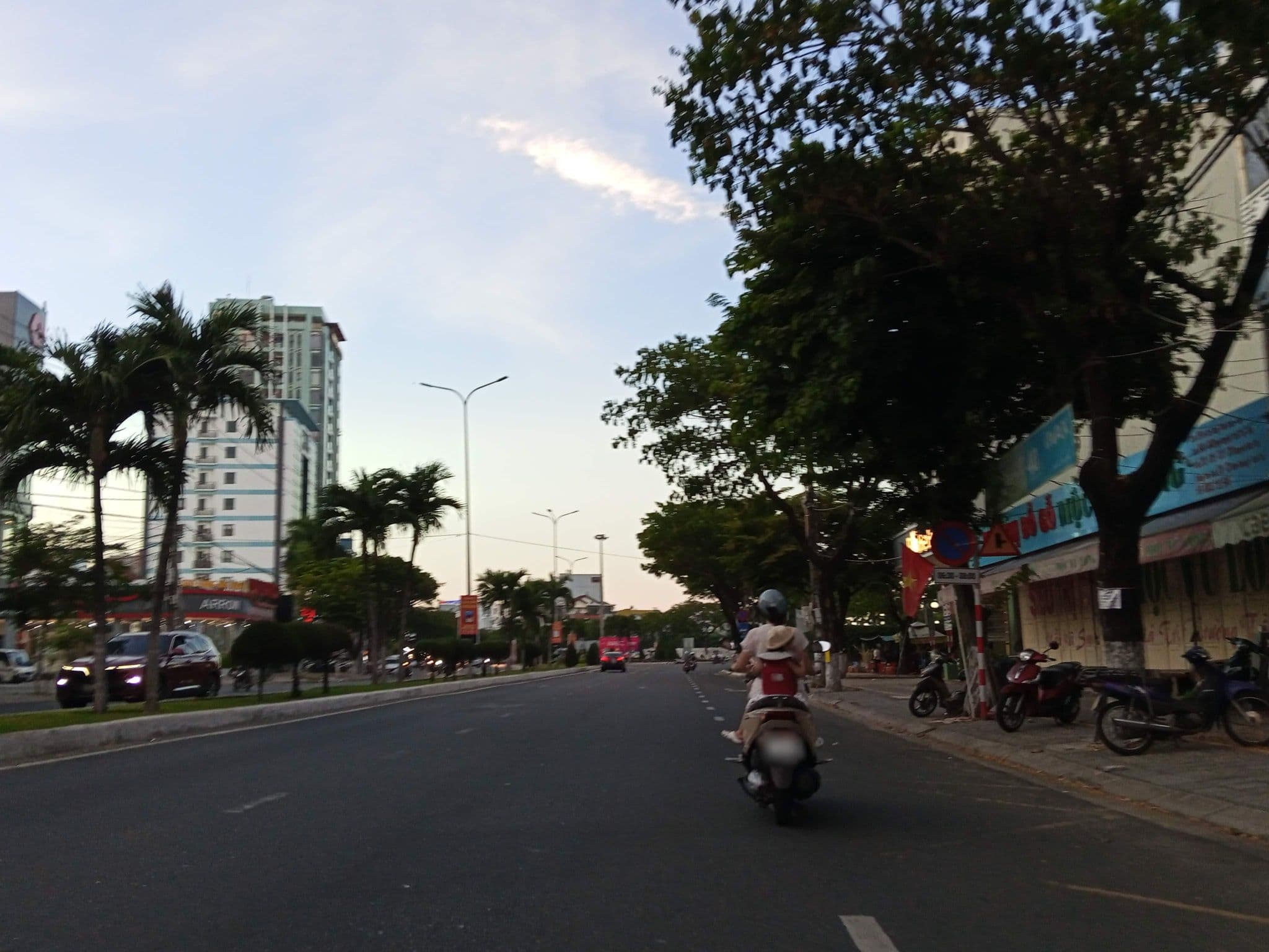 Street view near Đông Phú An Hotel, Cẩm Lệ — © lxh57 (CC BY-SA · Mapillary)