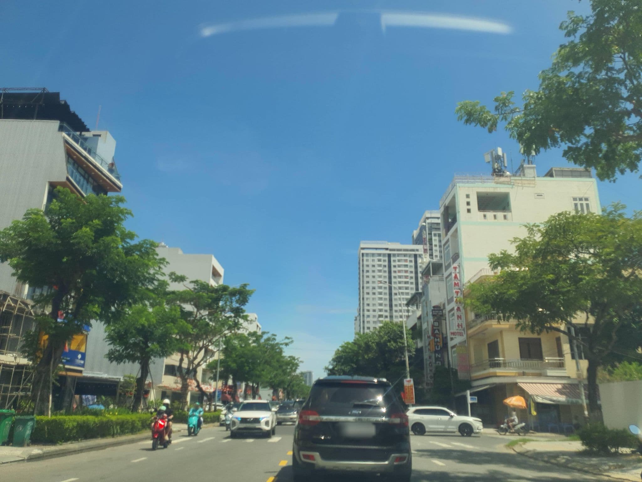 Street view near Fivitel Danang Hotel, Sơn Trà — © congduy (CC BY-SA · Mapillary)