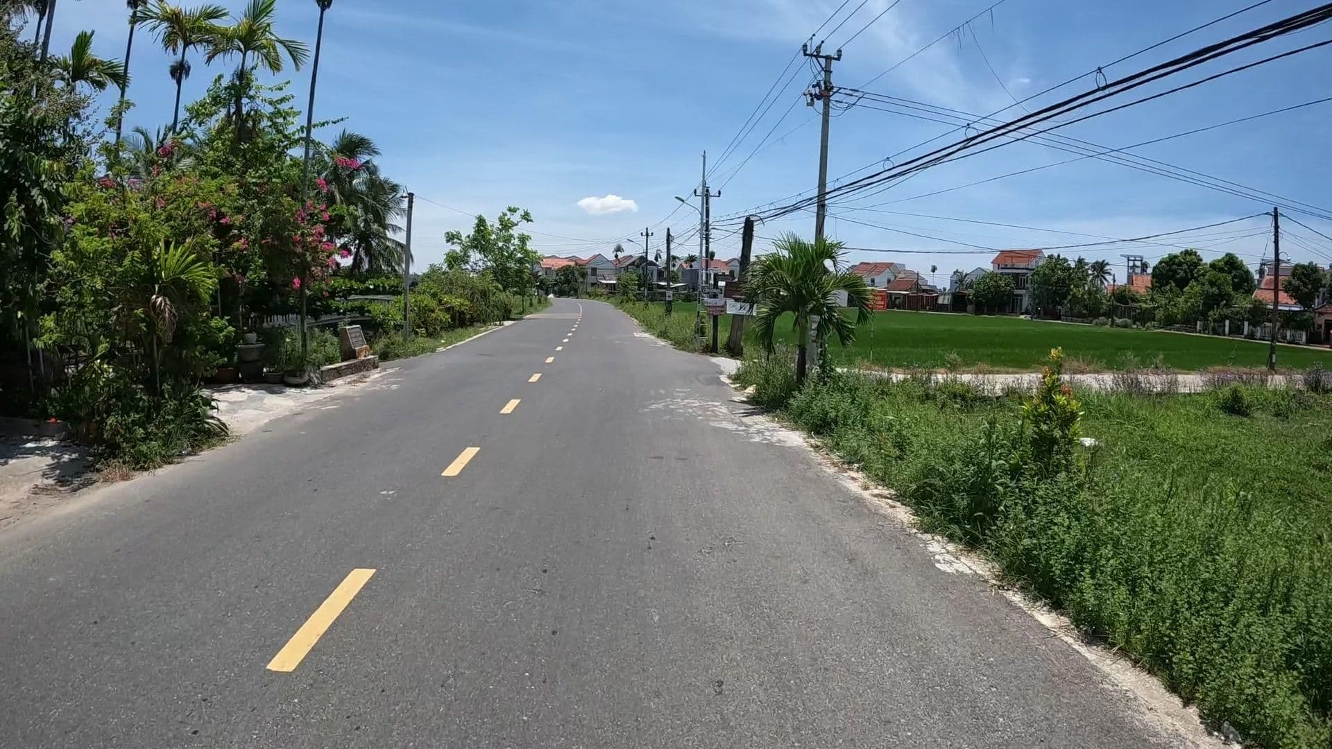 Street view near La Uy Villa - Superior Double or Twin Room with Garden View, Hoi An — © lucomsky (CC BY-SA · Mapillary)