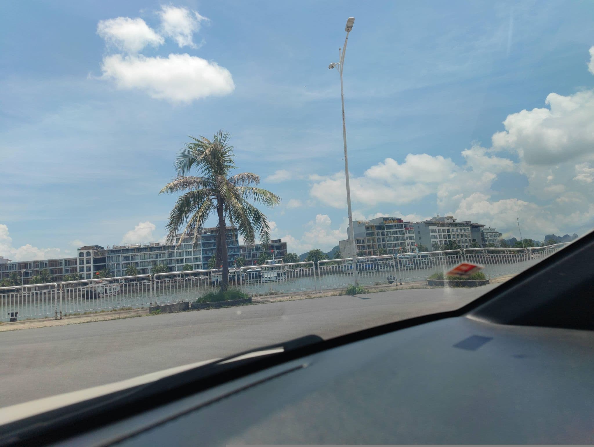 Street view near Homestay Cánh Buồm, Hạ Long — © hn_right_2 (CC BY-SA · Mapillary)