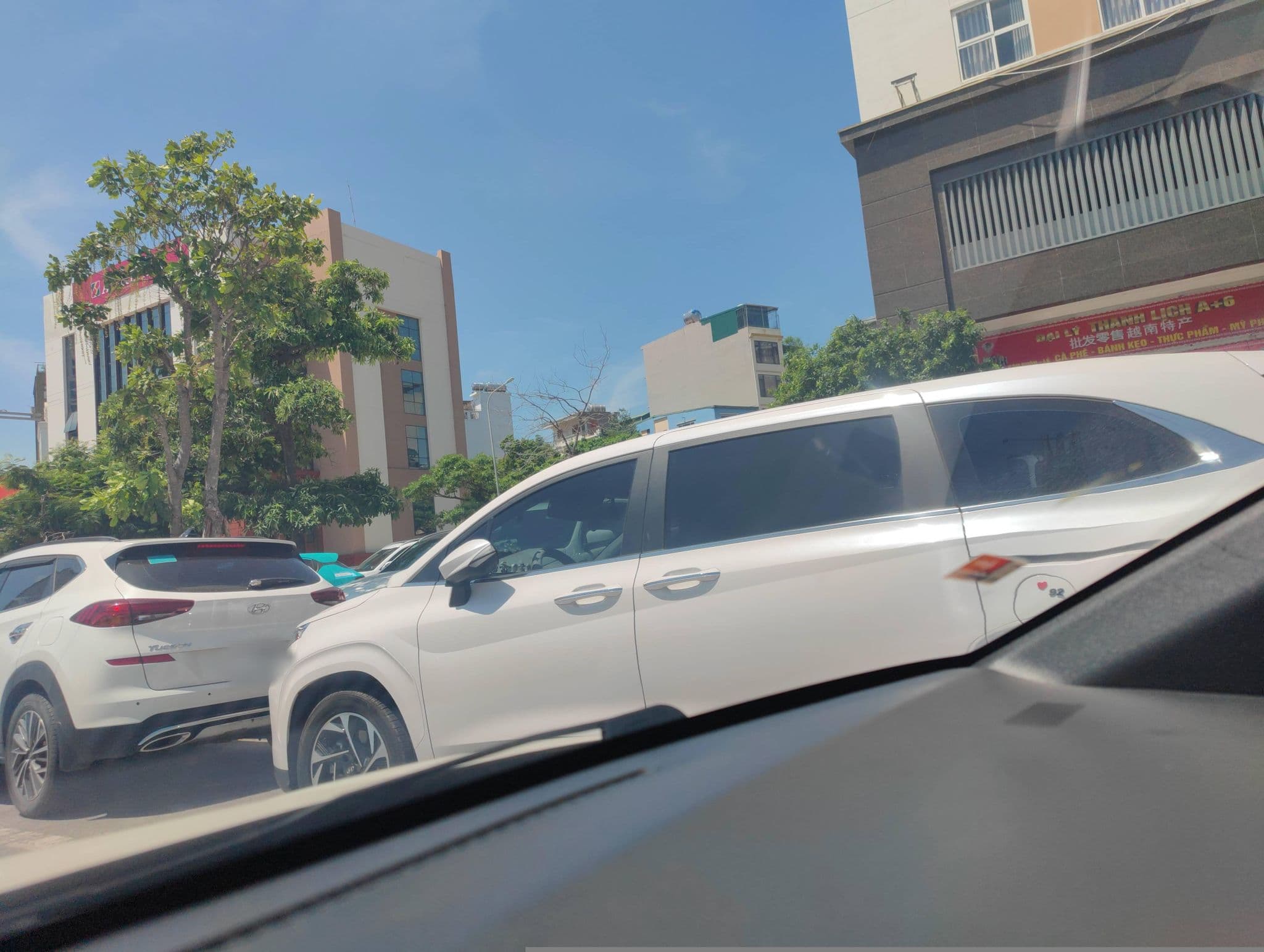 Street view near Homestay Hạ Long VIP, Hạ Long — © hn_right_2 (CC BY-SA · Mapillary)