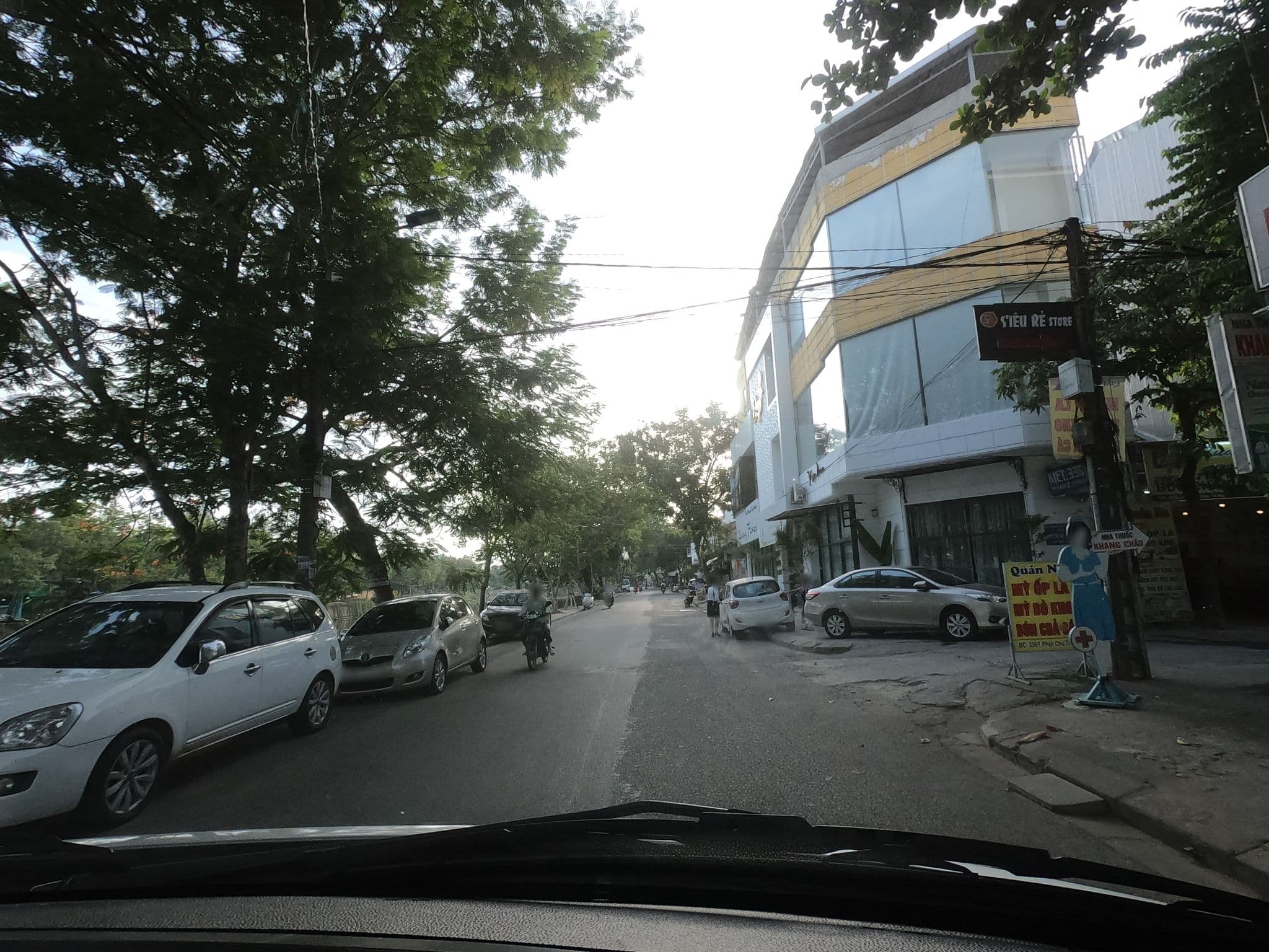 Street view near Minh Anh Homestay, Huế — © rsnaru (CC BY-SA · Mapillary)