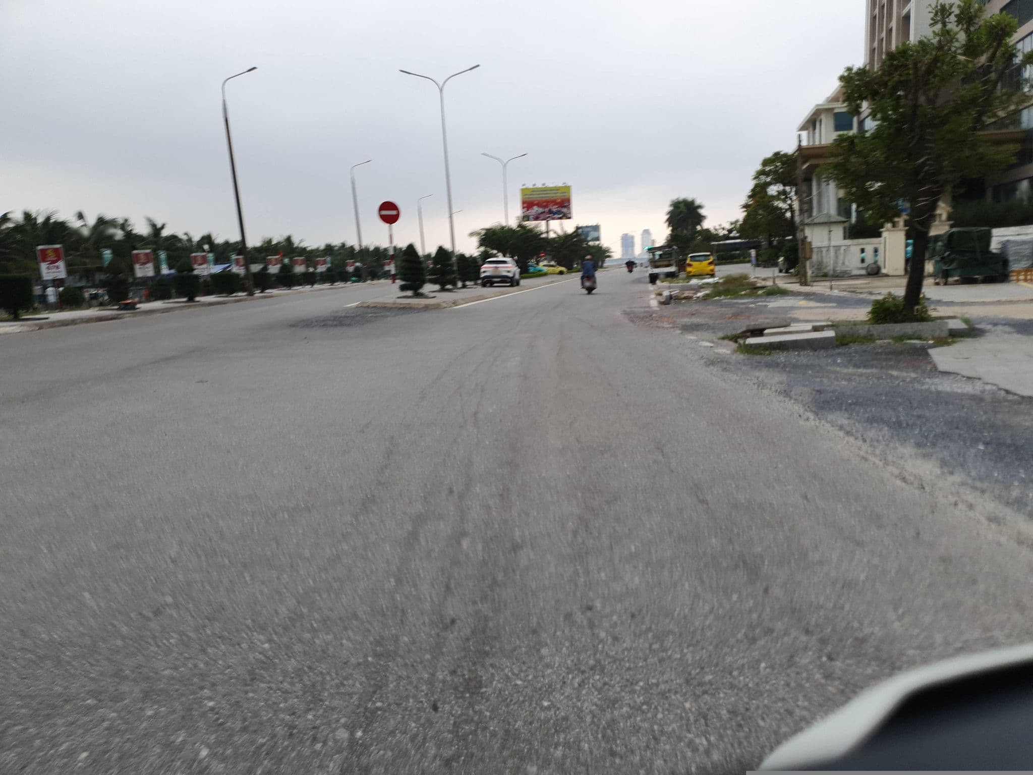 Street view near Khách sạn Vĩnh Hoàng - VIHOTEL, Đồng Hới — © russmcd (CC BY-SA · Mapillary)