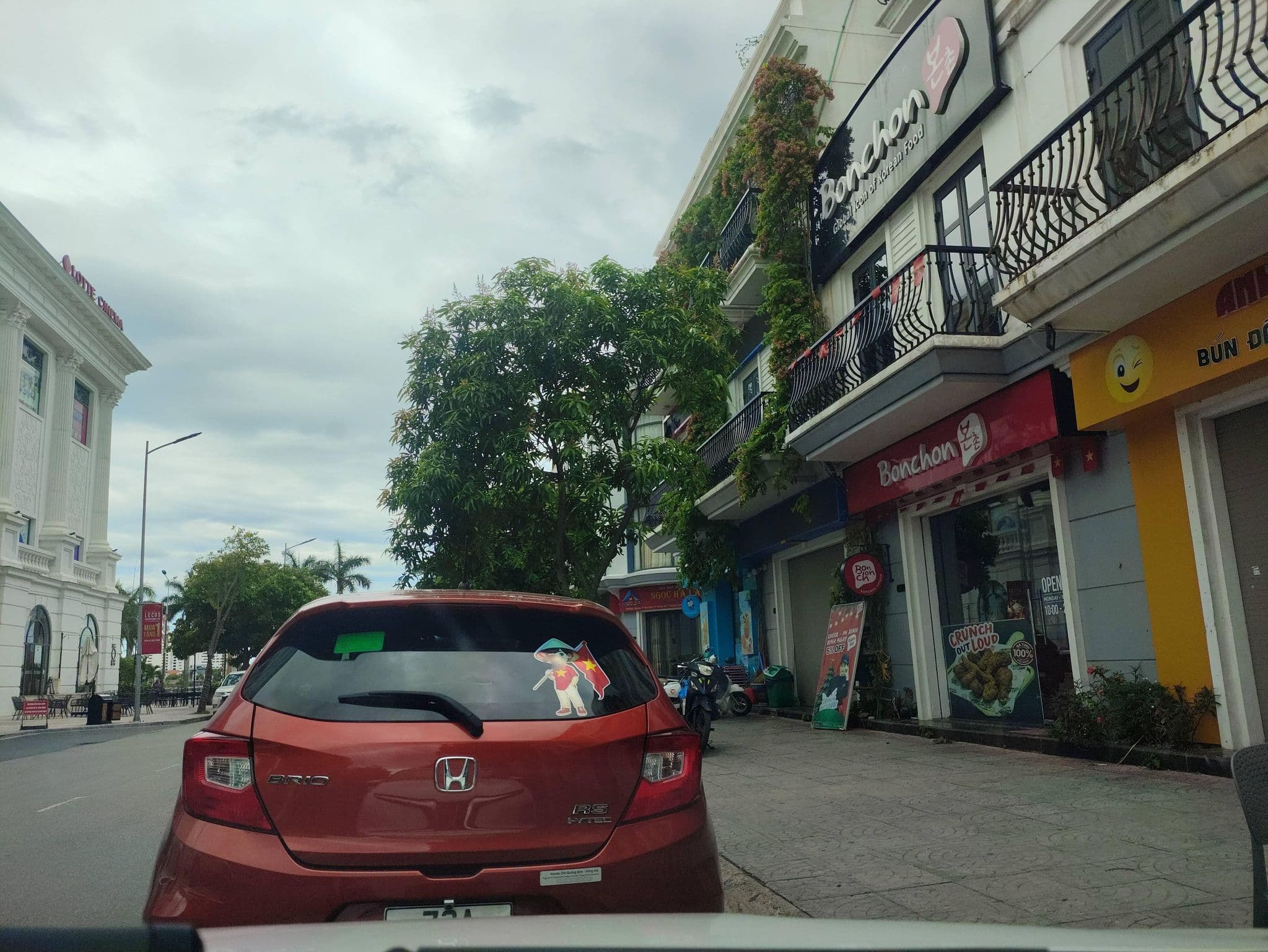 Street view near Riverside Row Apartment, Đồng Hới — © hn_right_1 (CC BY-SA · Mapillary)