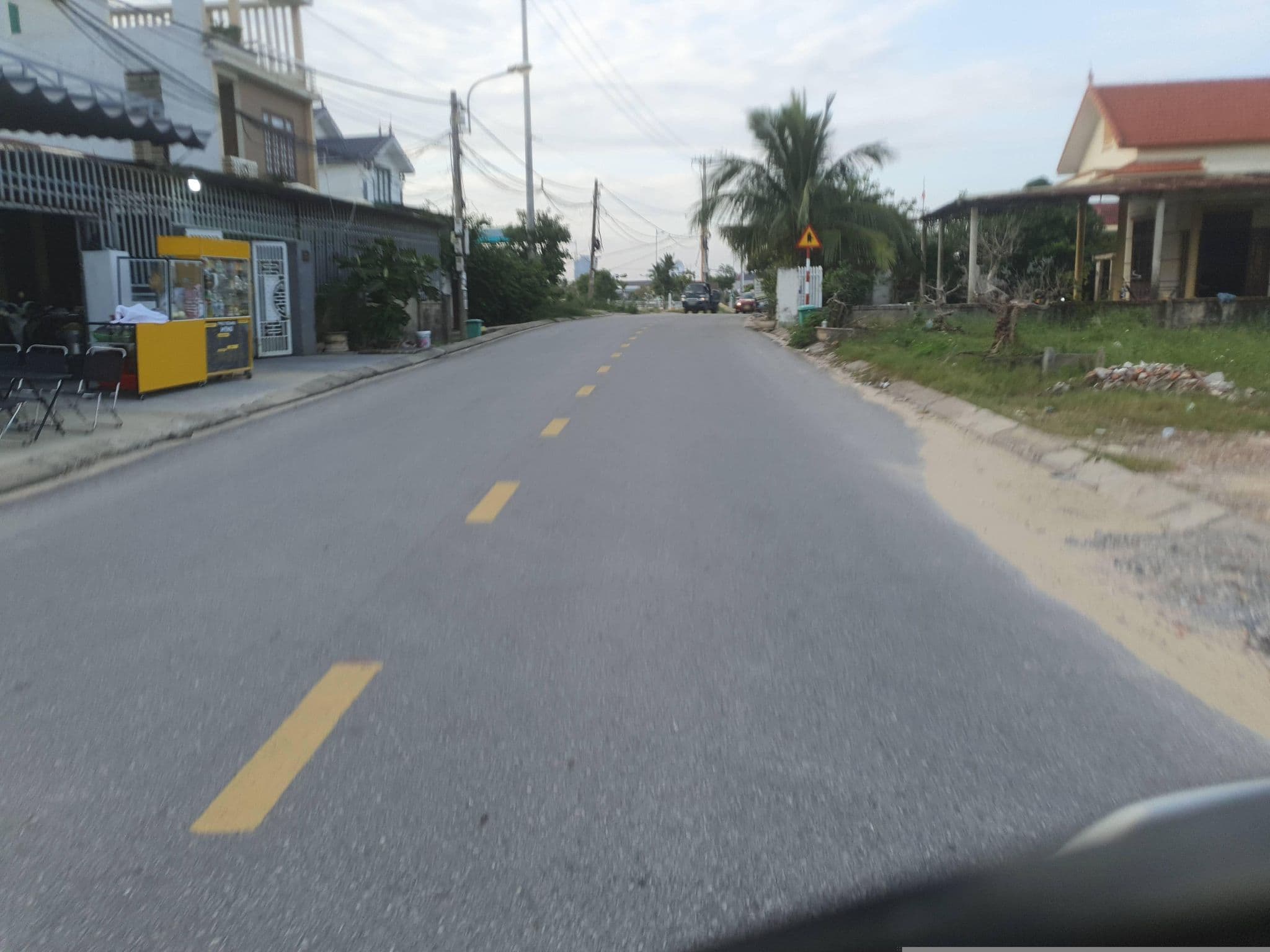 Street view near Nhà vườn Thuyền Trưởng (The Captain's Garden House), Đồng Hới — © russmcd (CC BY-SA · Mapillary)
