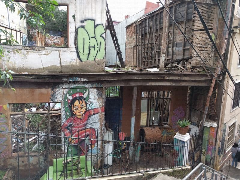 Street view near Casa Volante Hostel, Valparaíso — © janvanbekkum (CC BY-SA · Mapillary)