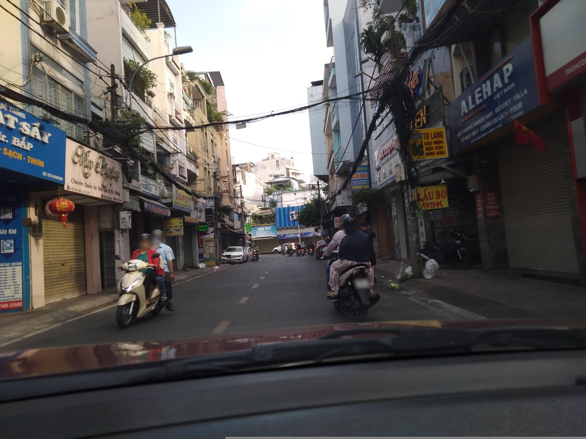 Street view near Êm Ái Homestay Saigon, Quận Mười — © sg_front_1 (CC BY-SA · Mapillary)