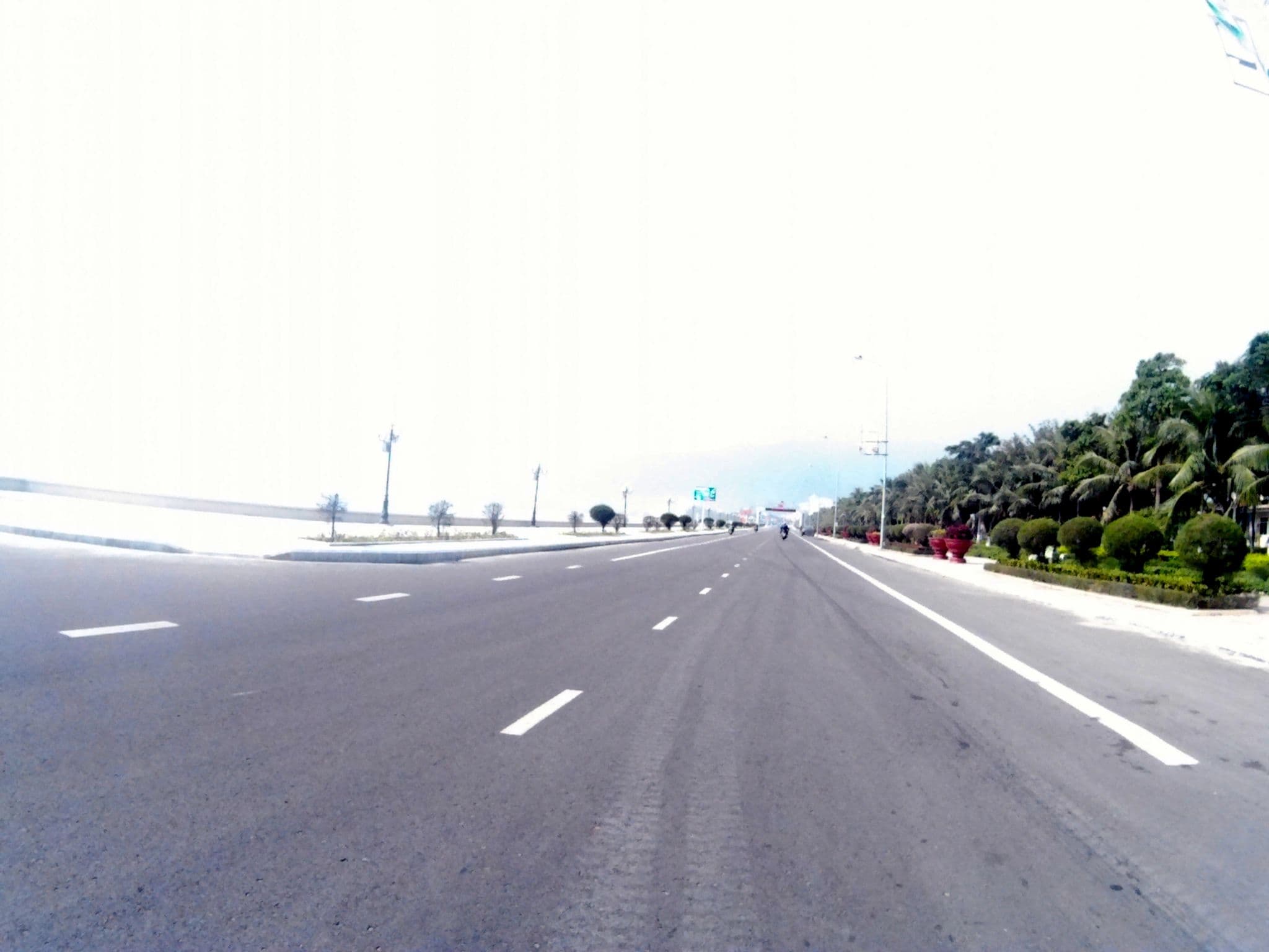 Street view near The Luna Boutique hotel, Qui Nhon — © suki52 (CC BY-SA · Mapillary)