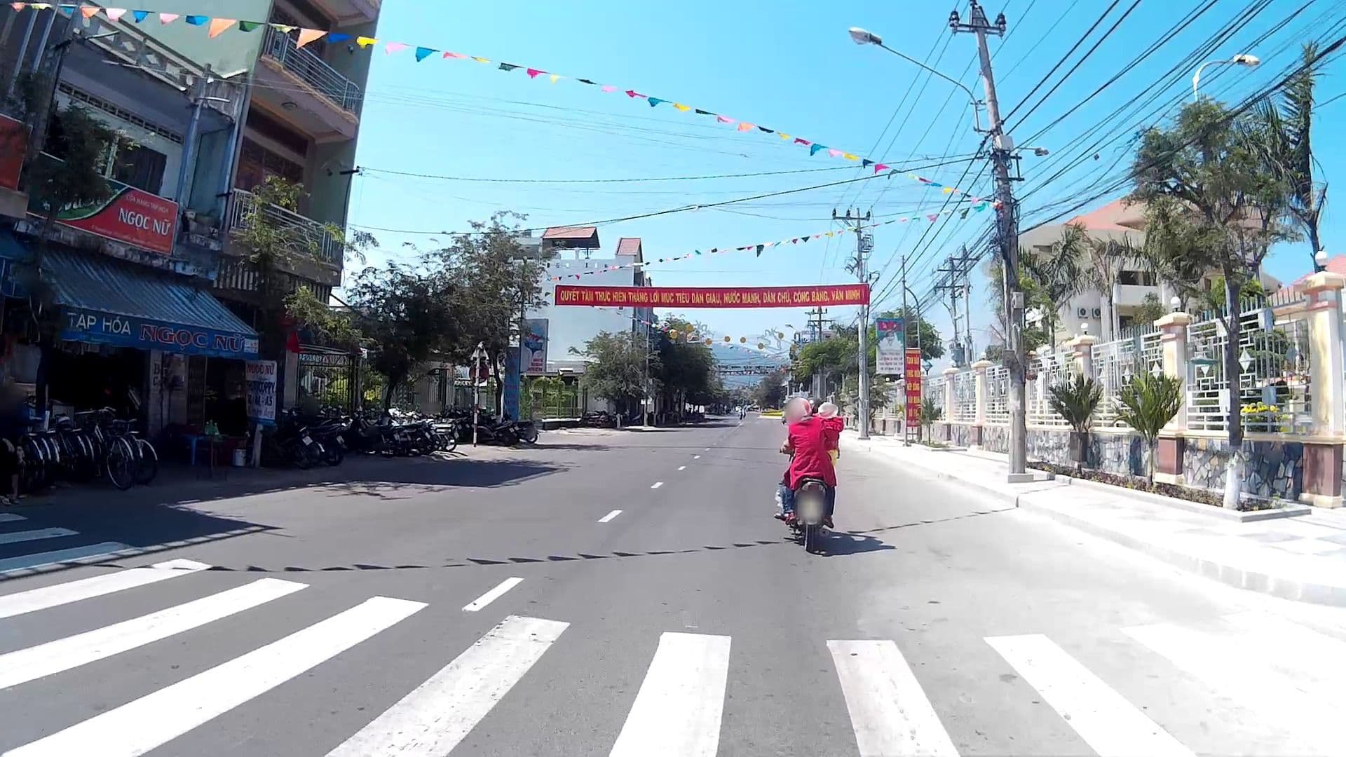 Street view near TMS Quy Nhơn - Lee Xinh, Qui Nhon — © suki52 (CC BY-SA · Mapillary)