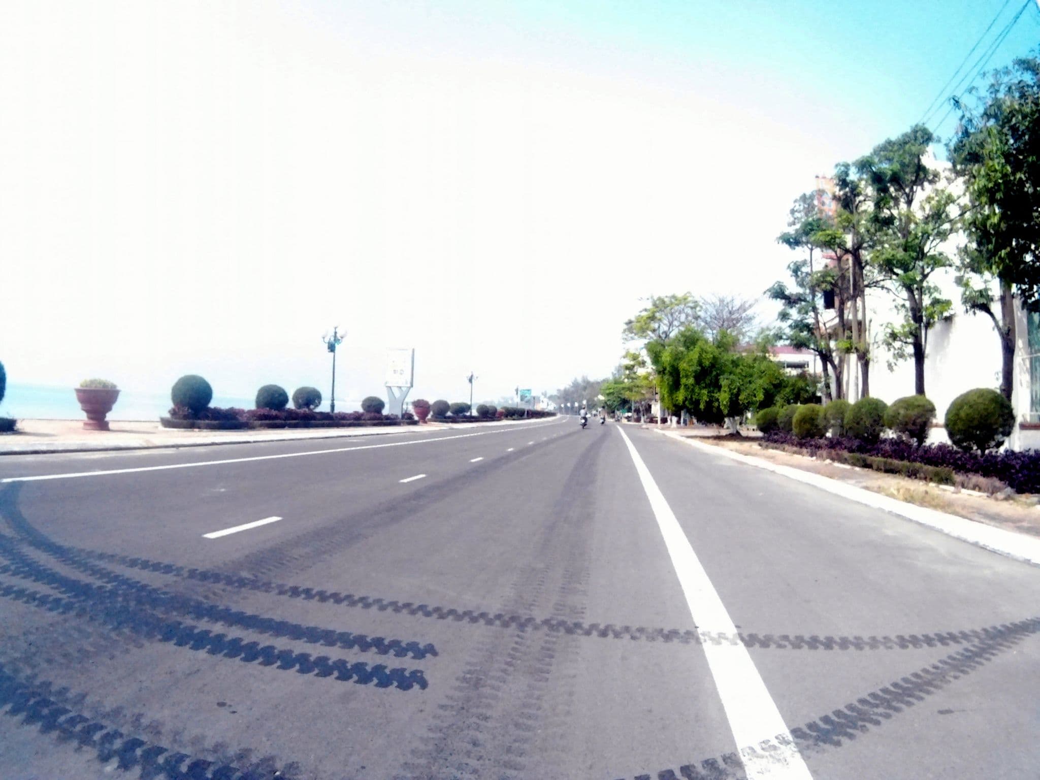 Street view near Hoang Yen Canary Hotel, Qui Nhon — © suki52 (CC BY-SA · Mapillary)