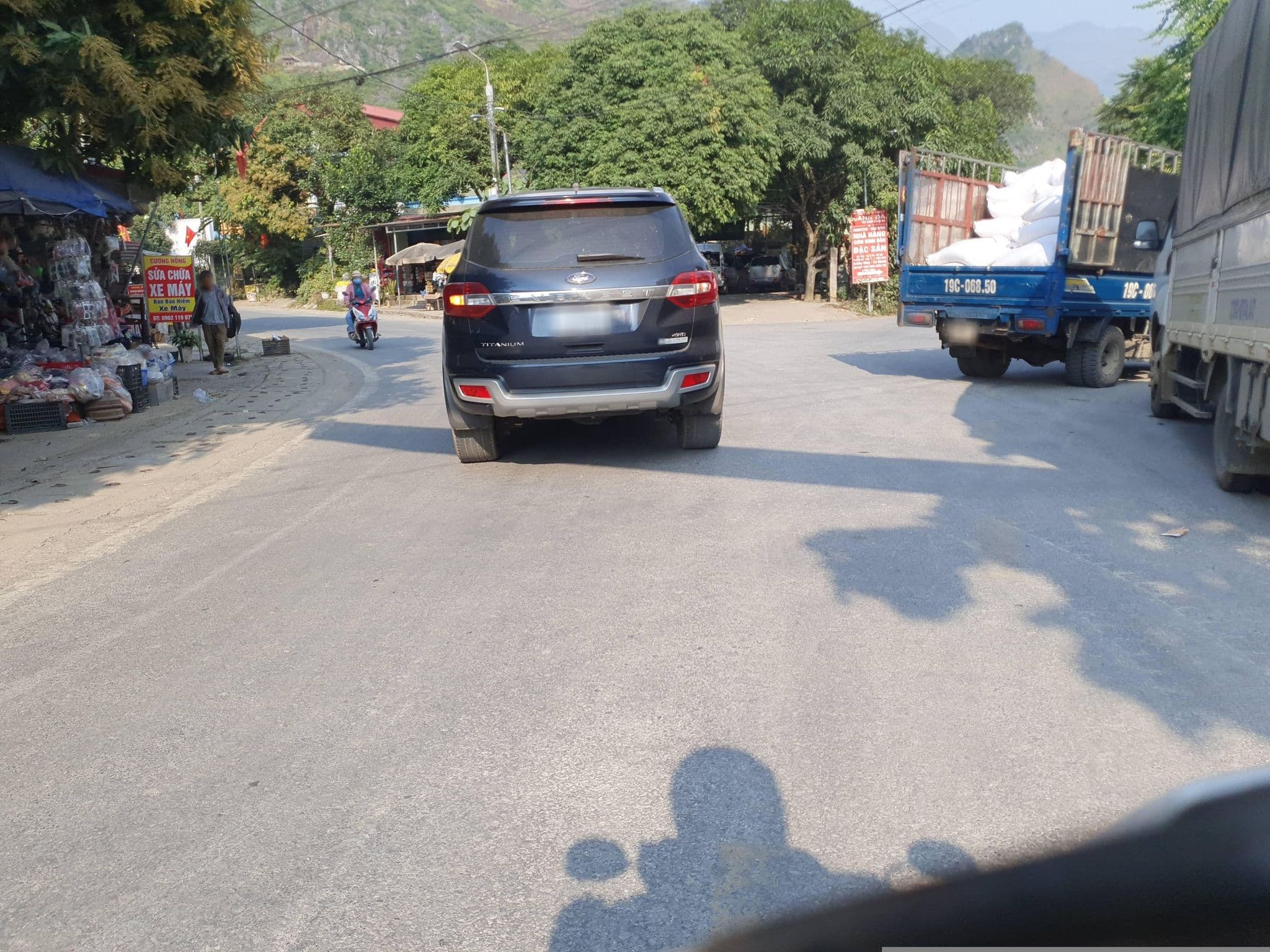 Street view near Homestay yên minh, Thị Trấn Yên Minh — © russmcd (CC BY-SA · Mapillary)