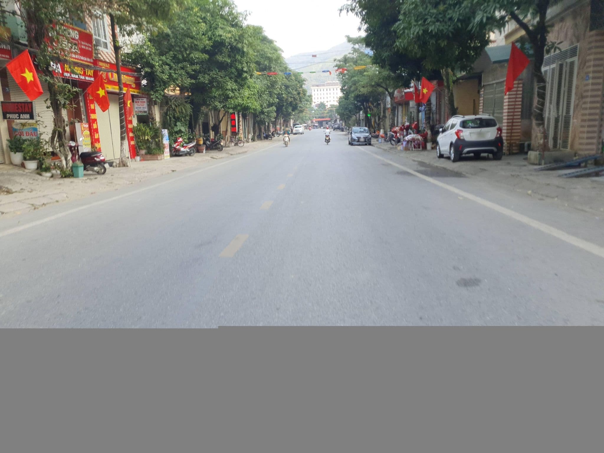 Street view near NHA NGHI PHUC ANH, Thị Trấn Yên Minh — © russmcd (CC BY-SA · Mapillary)