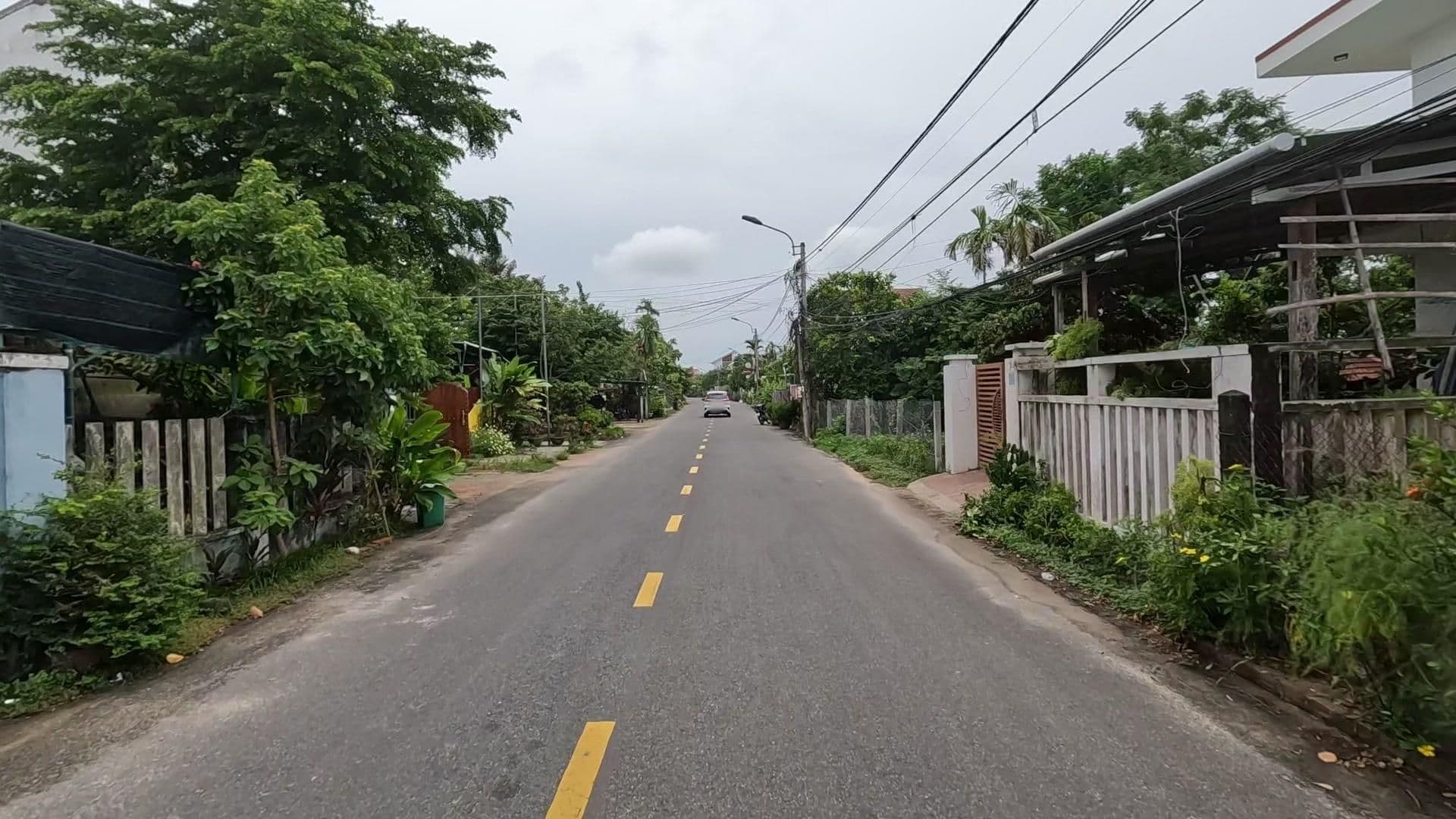 Street view near Villa Min’s House Hoi An, Tra Que Vegetable Village — © lucomsky (CC BY-SA · Mapillary)